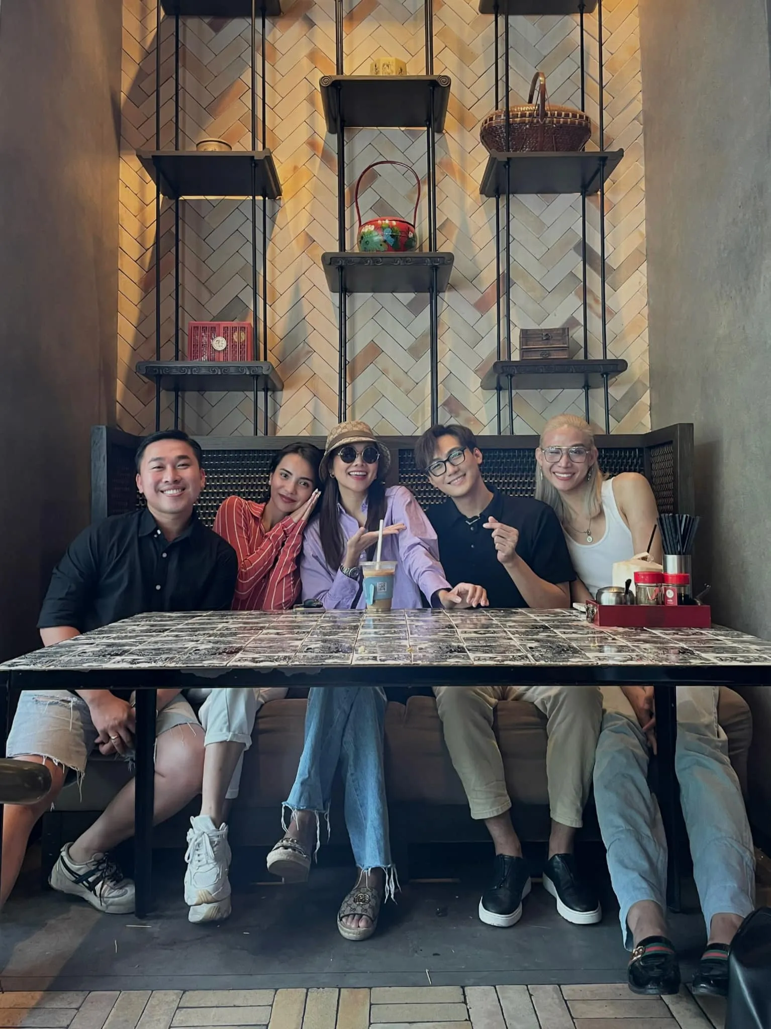 dan-khach-moi-du-dam-cuoi-sieu-mau-thanh-hang-5