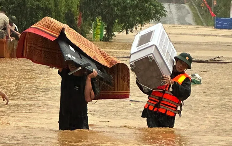 hang-ngan-hoc-sinh-nghi-hoc-vi-mua-lu-o-cac-tinh-mien-trung-2