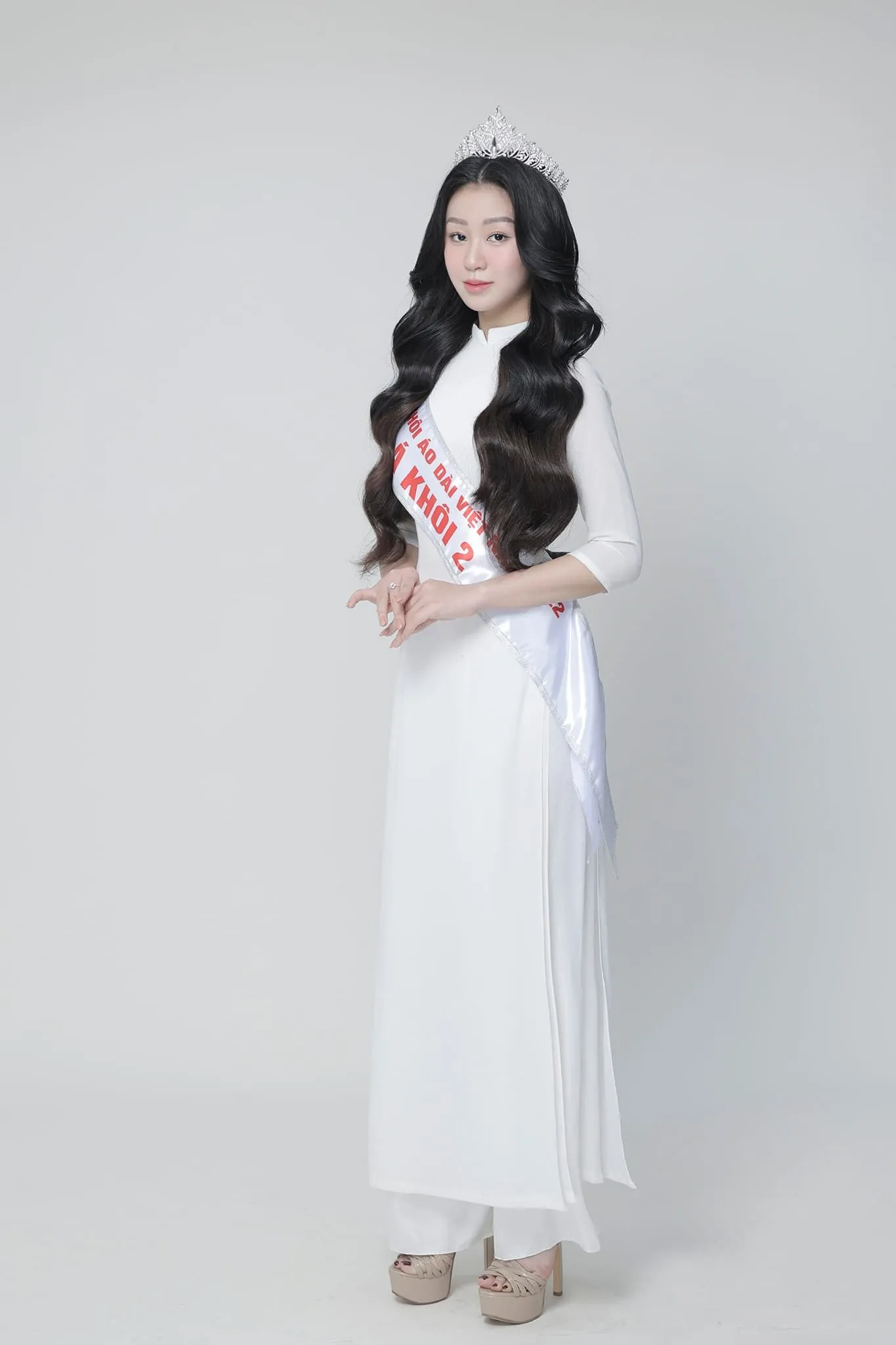 ho-yen-nhi-a-khoi-ao-dai-viet-nam-2022-la-ai-1