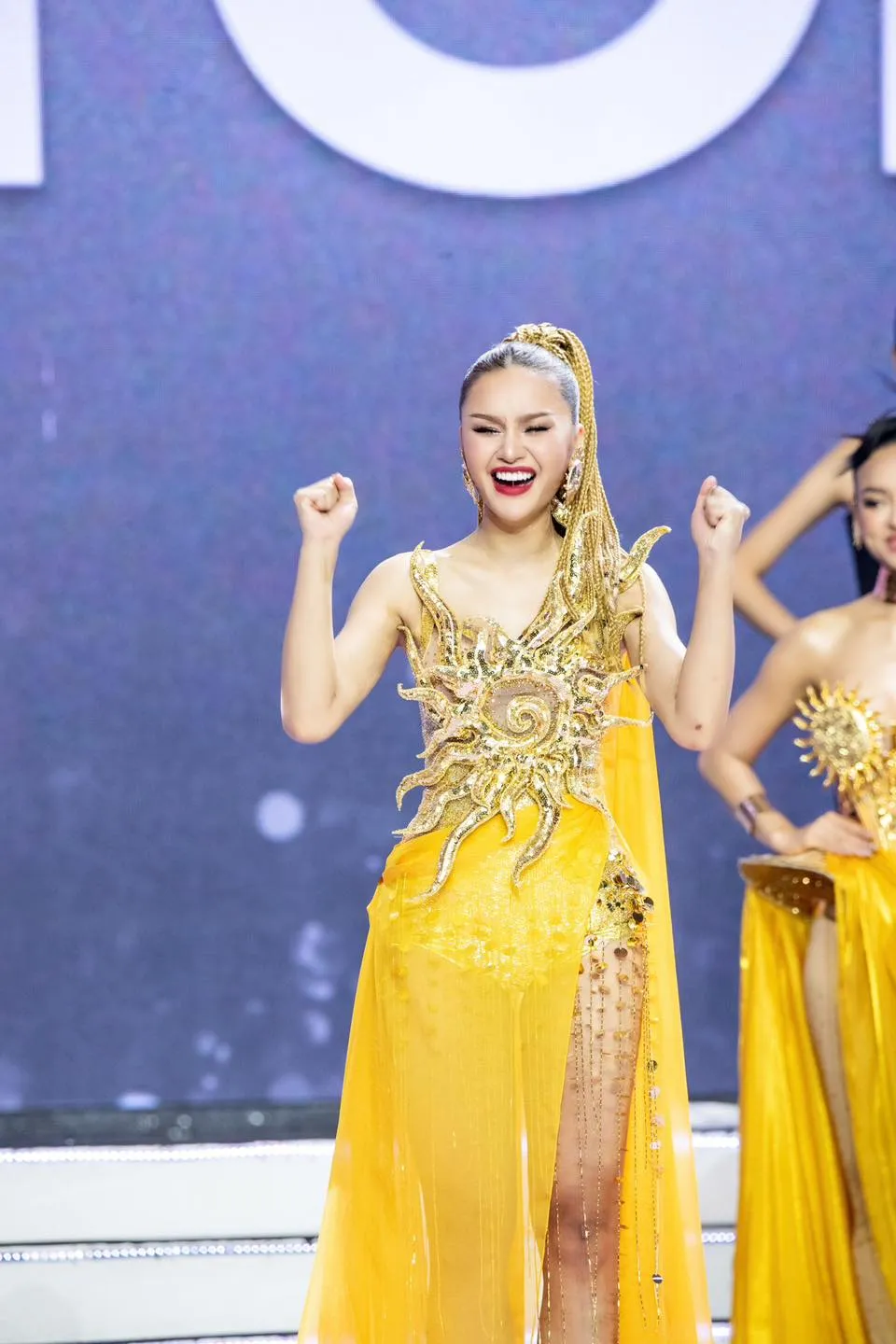 le-thu-trang-co-ban-trai-la-nguoi-mau-quang-son-9