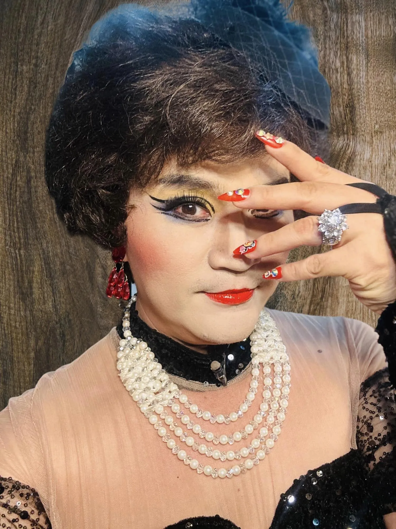 mc-dai-nghia-chia-se-khi-dong-vai-gai-gai-bi-nghi-ngo-gioi-tinh