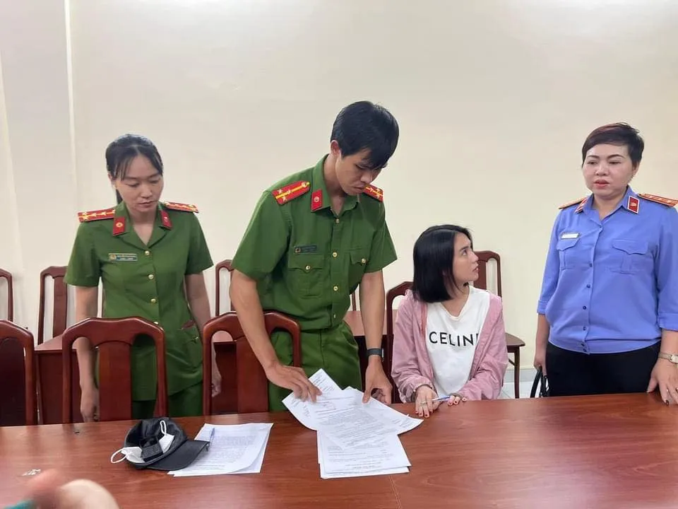 hinh-anh-bi-bat-tam-giam-cua-ngoc-trinh-gay-chu-y