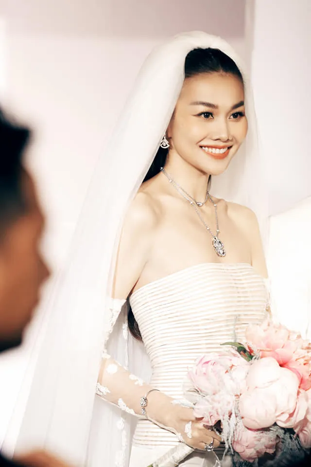 thanh-hang-lam-ro-tin-don-gioi-tinh-sau-khi-cuoi-chong-nhac-truong