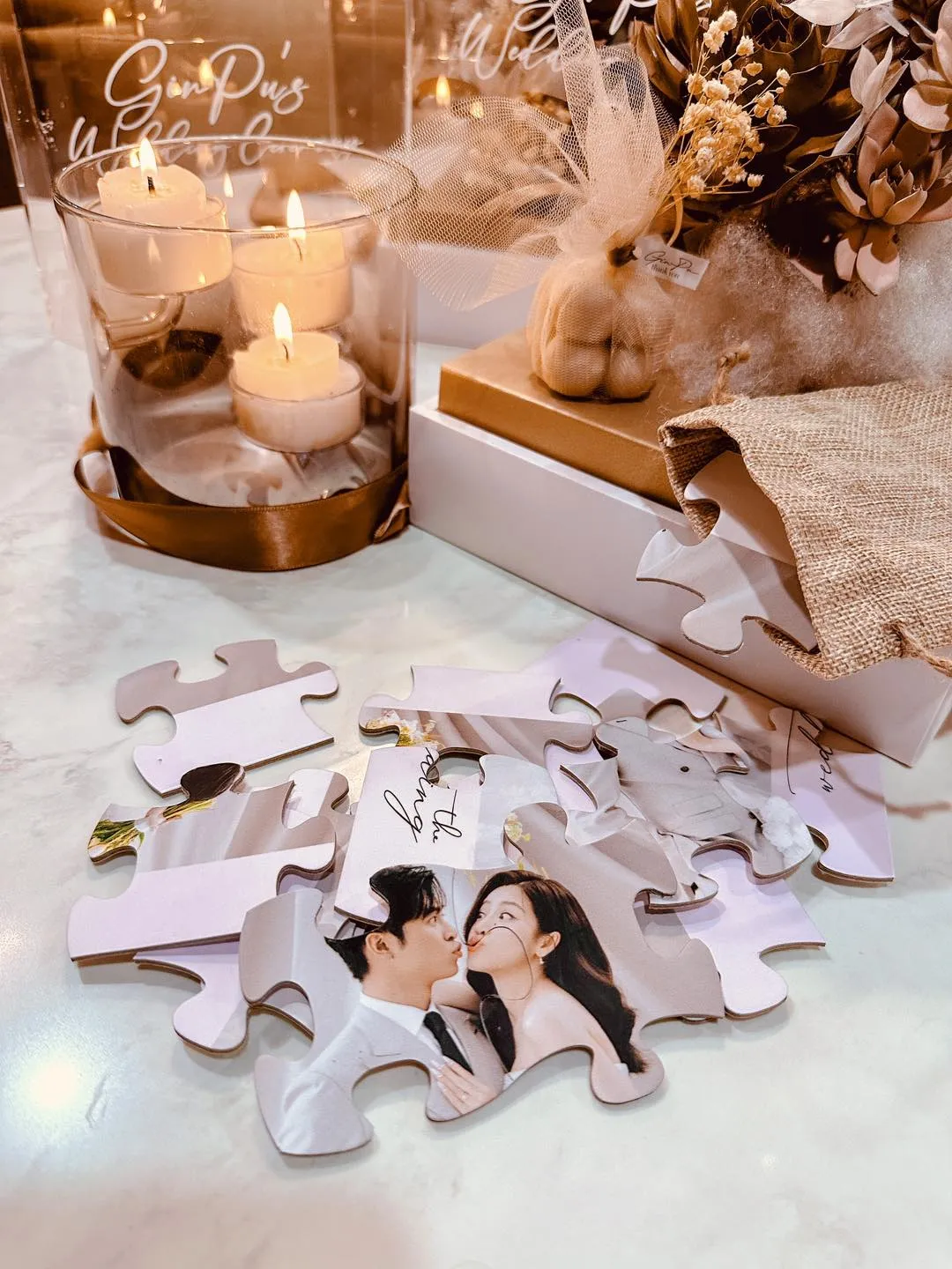 gin-tuan-kiet-va-puka-gui-thiep-moi-cuoi-dac-biet-den-quan-khach-4