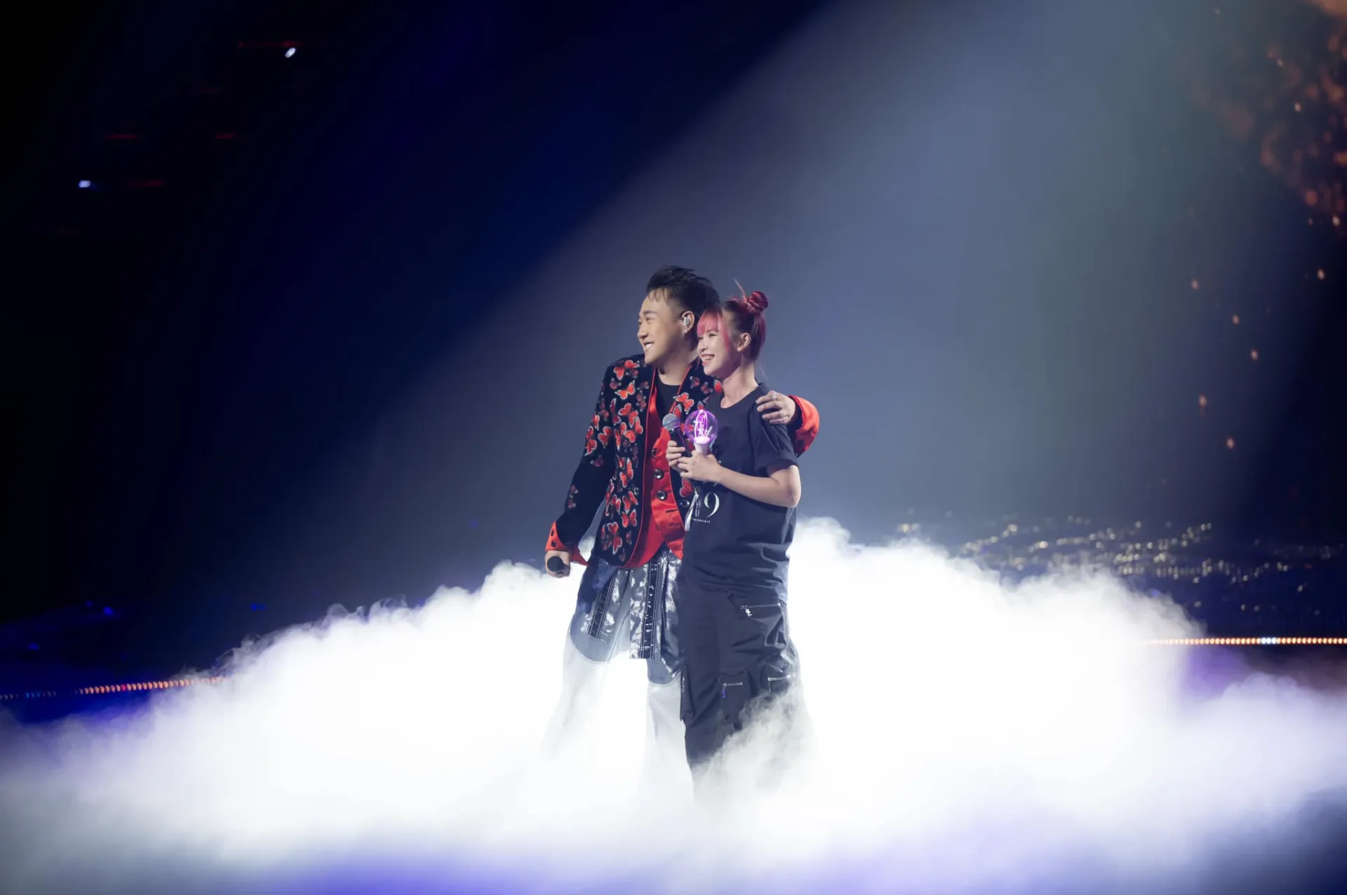 dam-vinh-hung-ung-ho-liveshow-cua-trung-quan-2