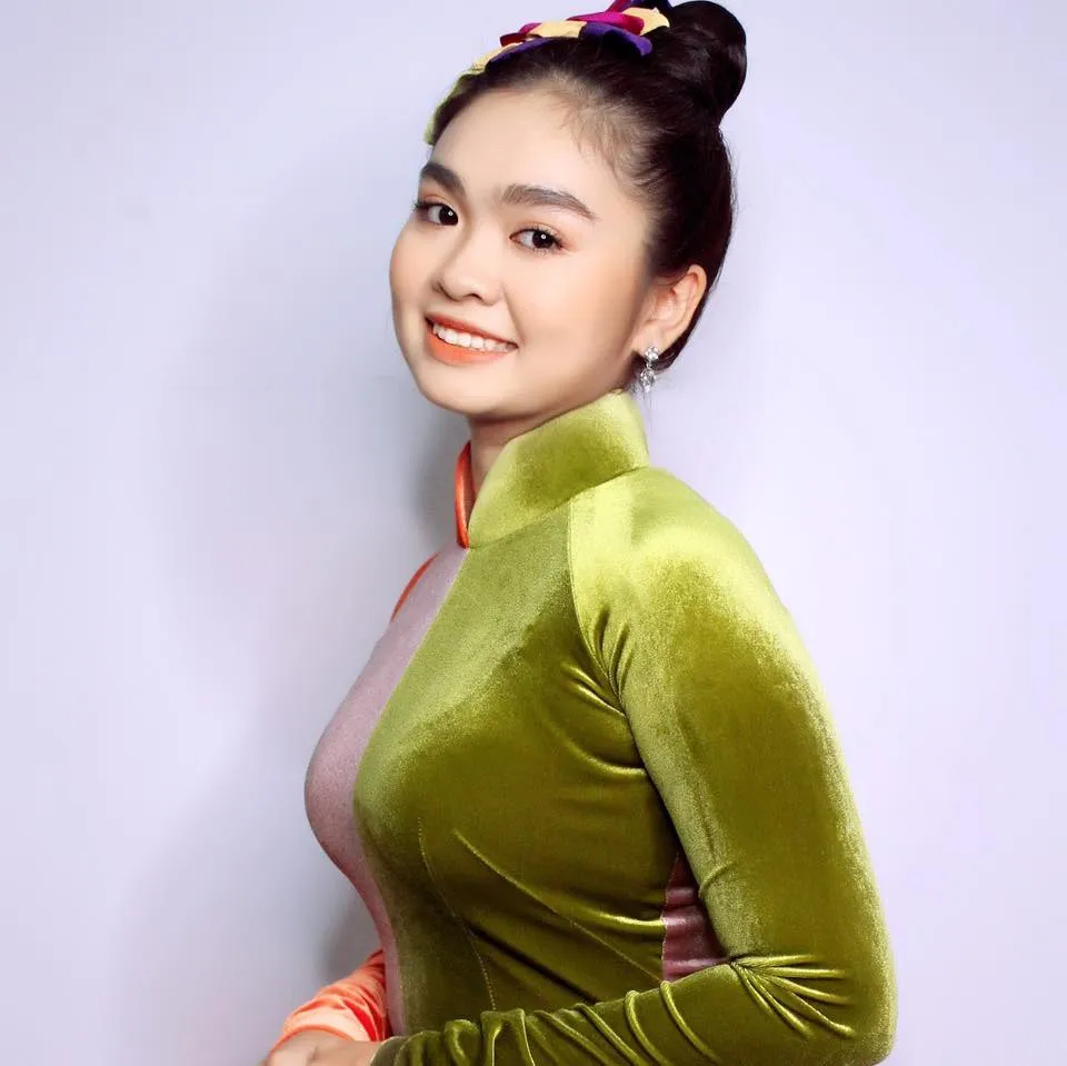 ca-si-thien-nhan-ra-sao-sau-hon-1-nam-on-ao-chuyen-doi-tu