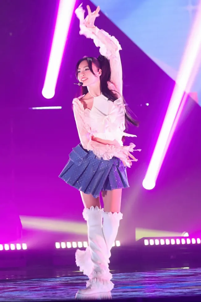 ninh-duong-lan-ngoc-bi-tet-co-sau-san-khau-solo-chi-dep-dap-gio-re-song-2