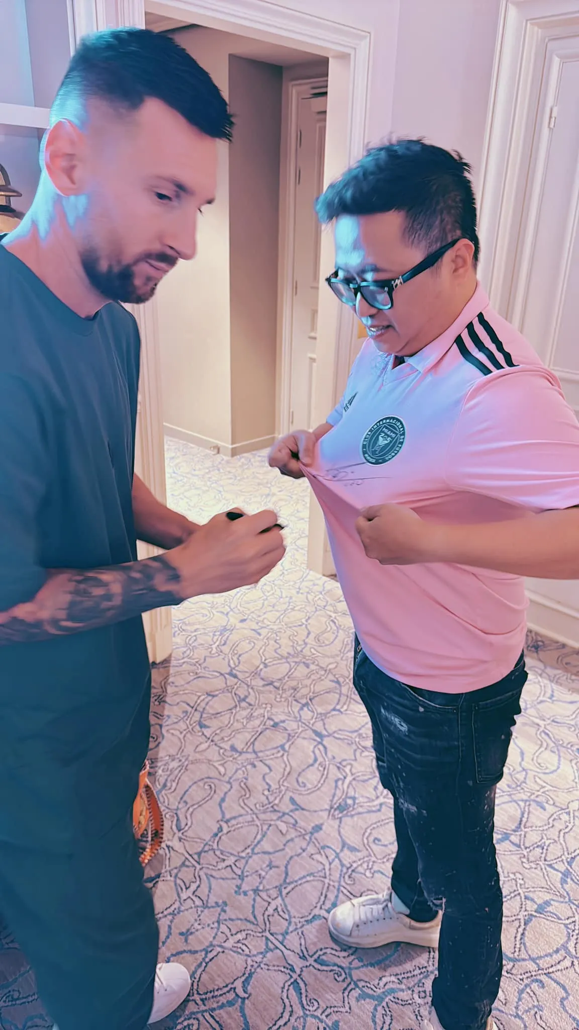 doanh-nhan-quoc-cuong-gap-go-messi-dan-mang-reo-ten-jack-1