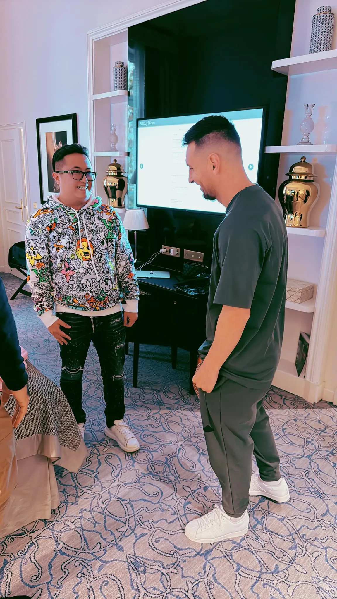 doanh-nhan-quoc-cuong-gap-go-messi-dan-mang-reo-ten-jack-2