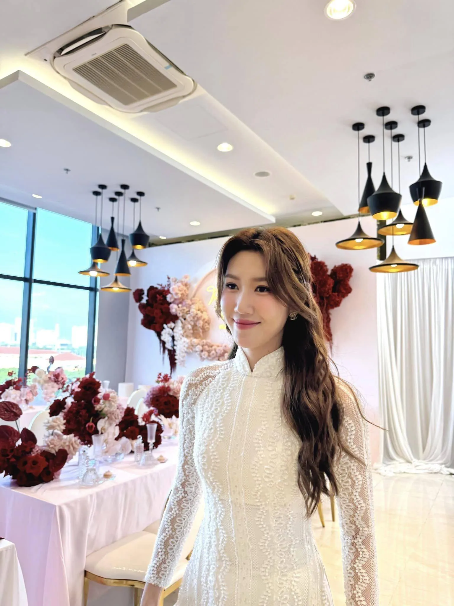 nhan-sac-an-tuong-cua-thuy-ngan-trong-le-gia-tien-cua-puka-gin-tuan-kiet (2)