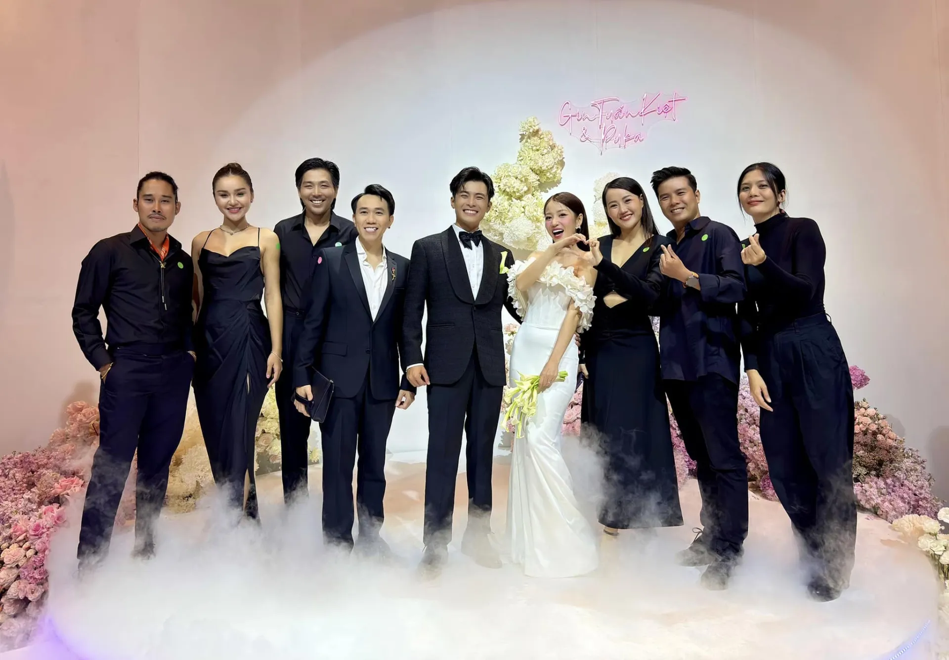 nam-nghe-si-mac-sai-dress-code-o-dam-cuoi-puka-gin-tuan-kiet-1