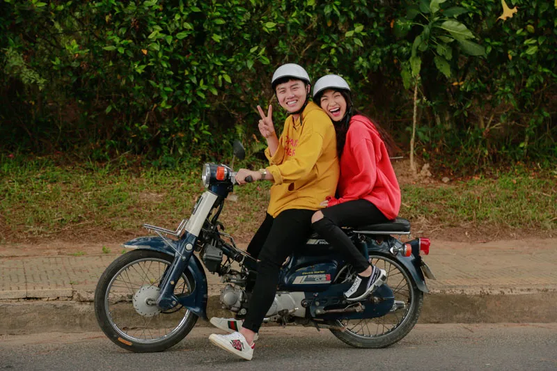 hoa-minzy-lo-anh-than-thiet-ben-mot-nguoi-dan-ong-2