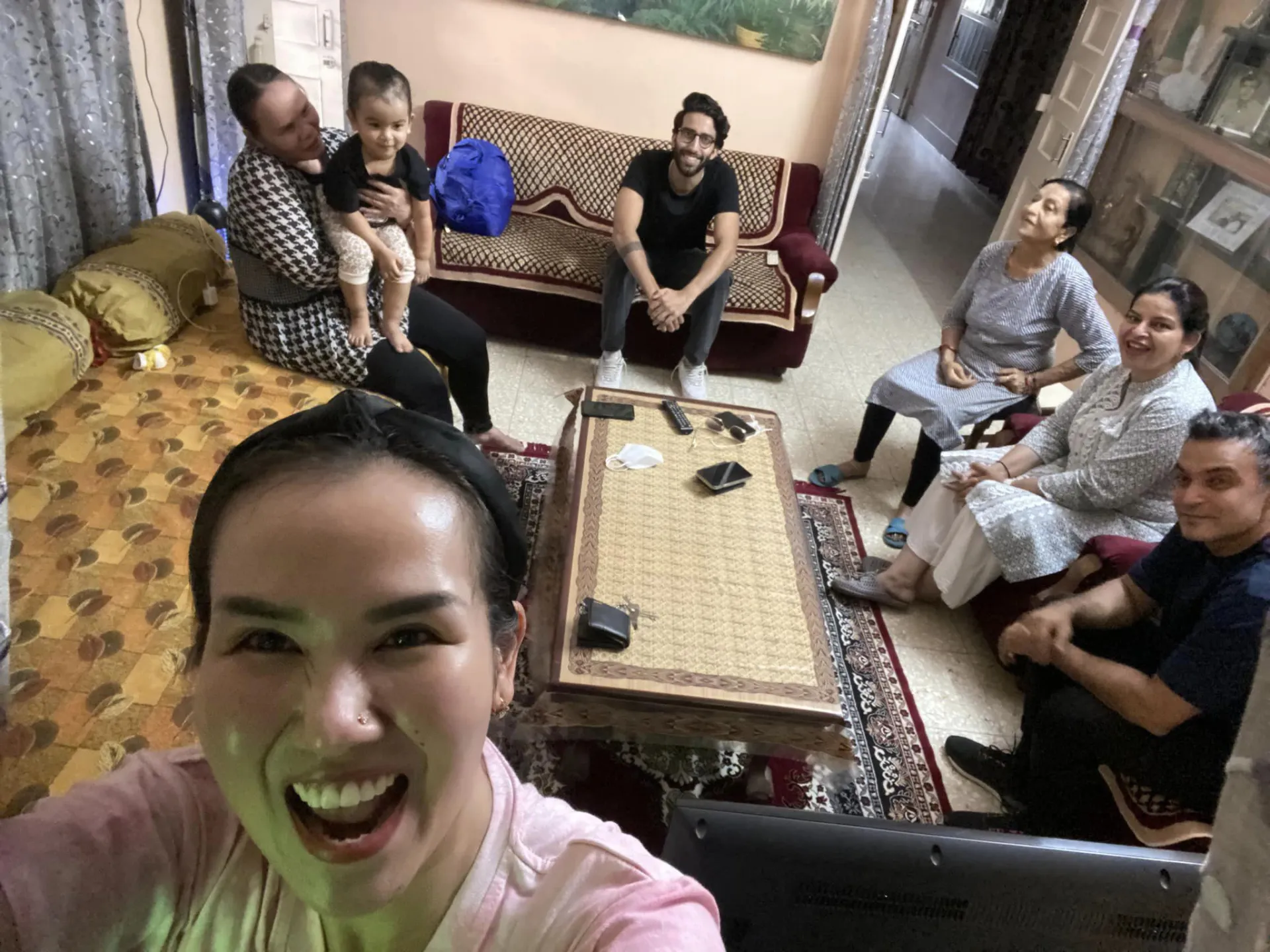 vo-ha-tram-dua-con-gai-sang-an-do-tham-gia-dinh-nha-noi-1