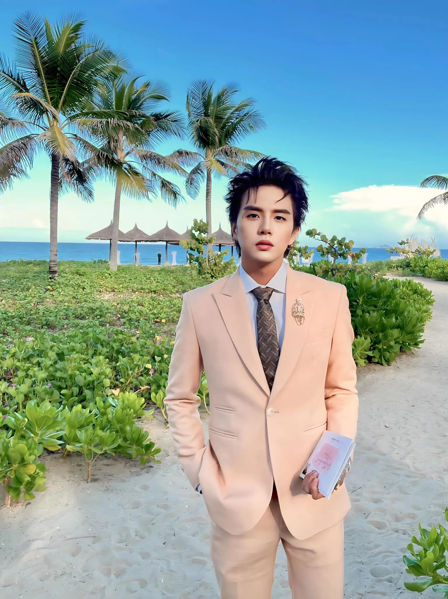 duy-khanh-giai-thich-ve-buc-anh-than-thiet-ben-hoa-minzy