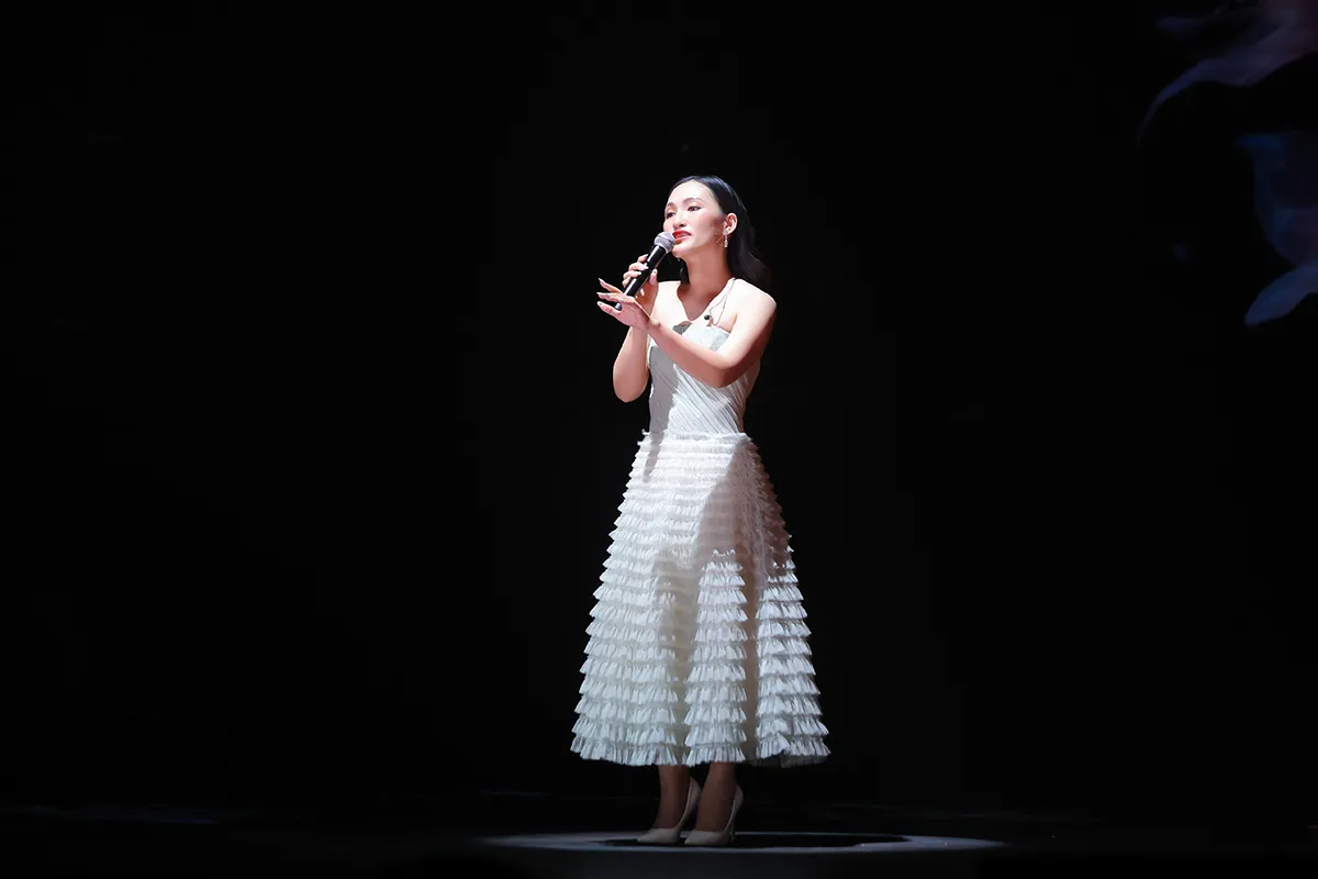 nguyen-ha-chi-dep-dap-gio-re-song-1