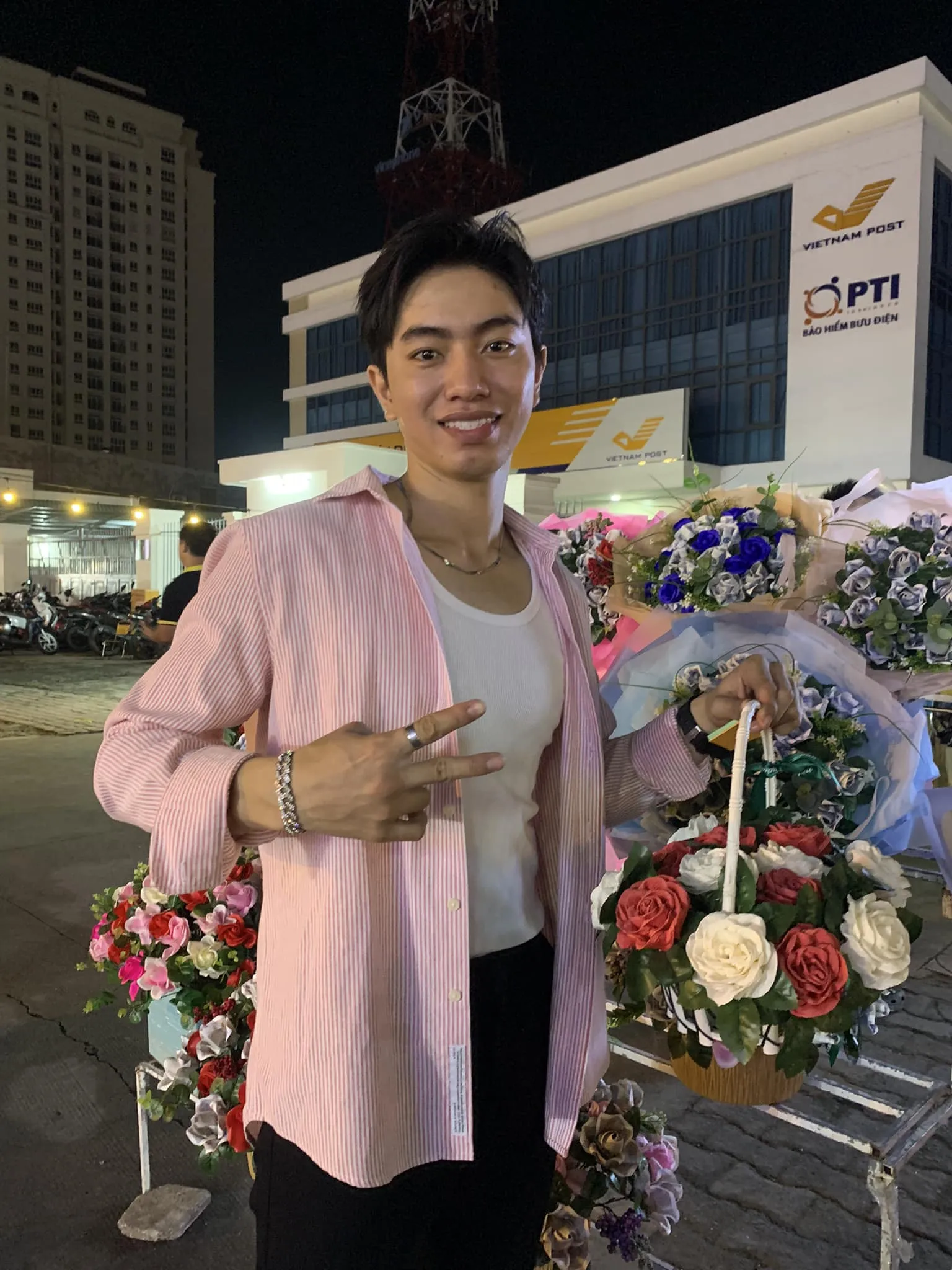 tro-ly-cua-le-duong-bao-lam-duoc-khen-hat-hay-1