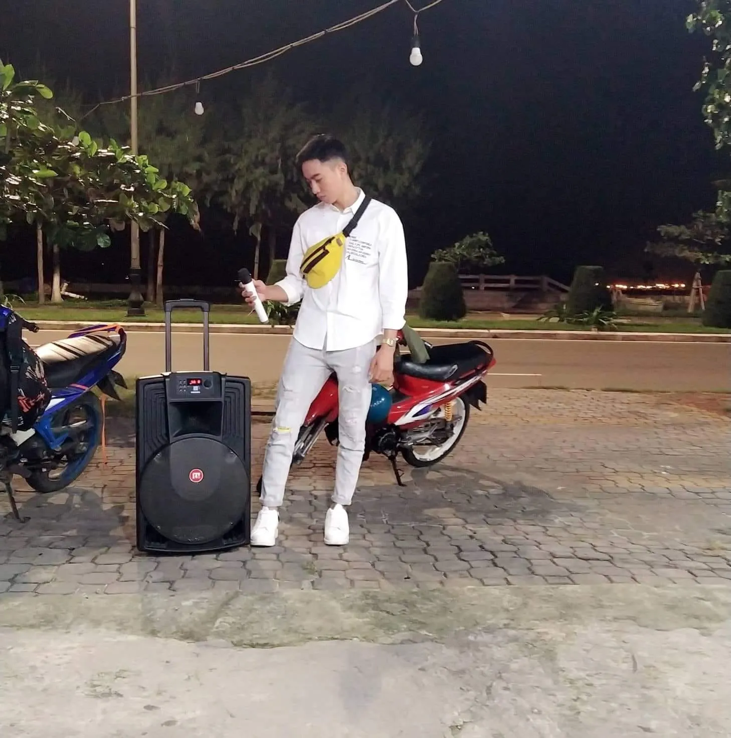 tro-ly-cua-le-duong-bao-lam-duoc-khen-hat-hay