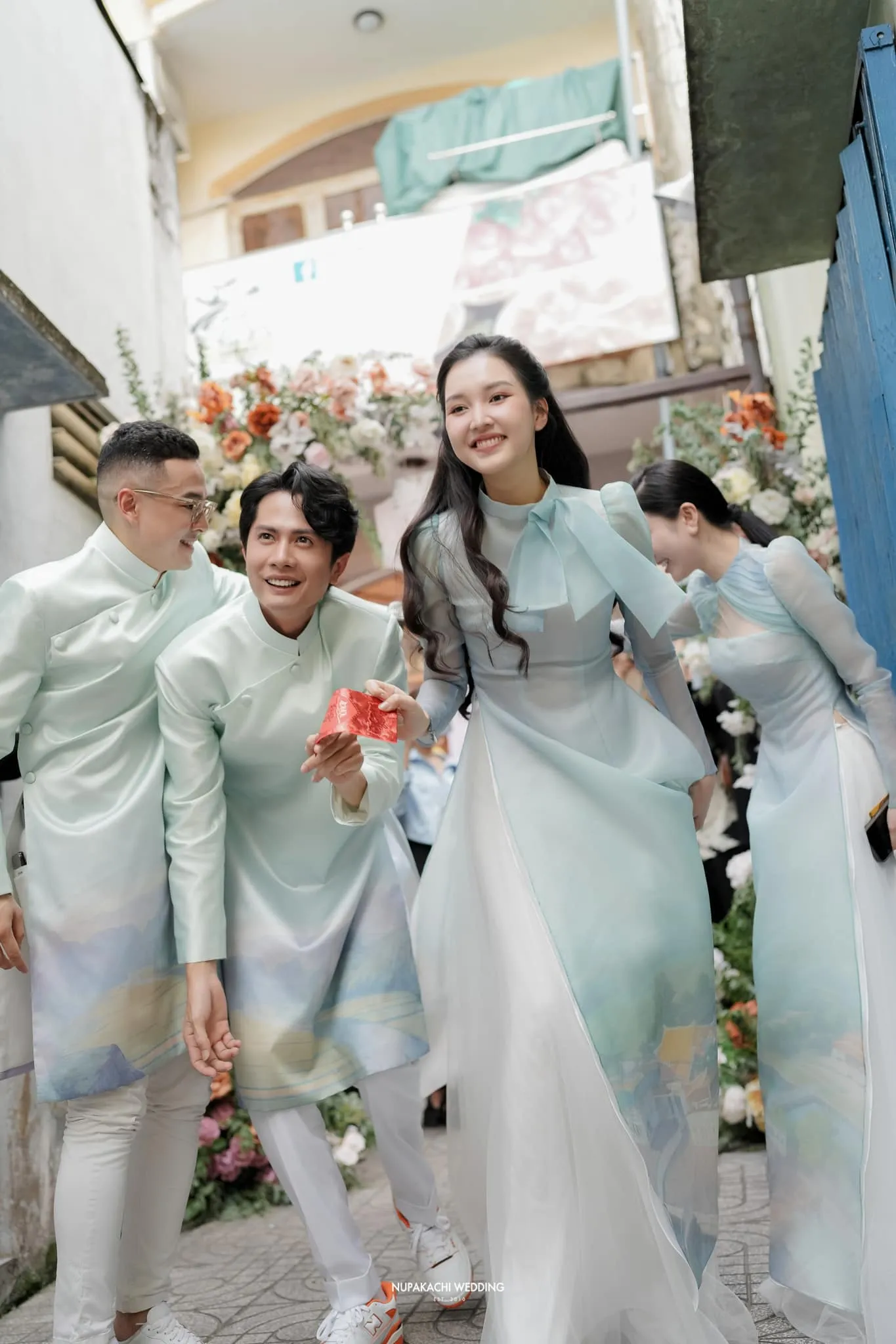 kha-nhu-huynh-phuong-ne-nhau-tai-hon-le-cua-phuong-lan-5