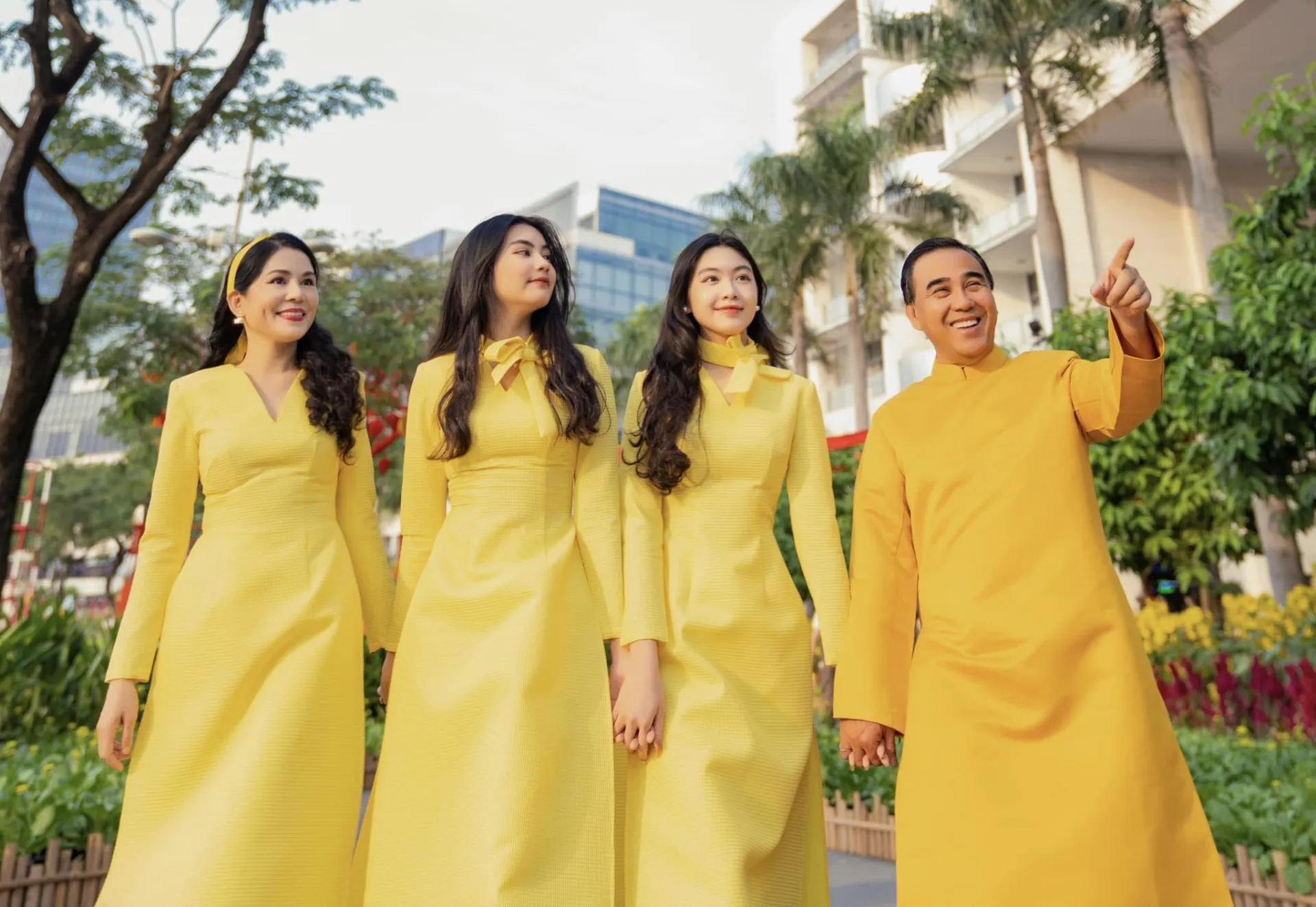 mc-quyen-linh-ke-chuyen-muon-tien-lam-tu-thien-3