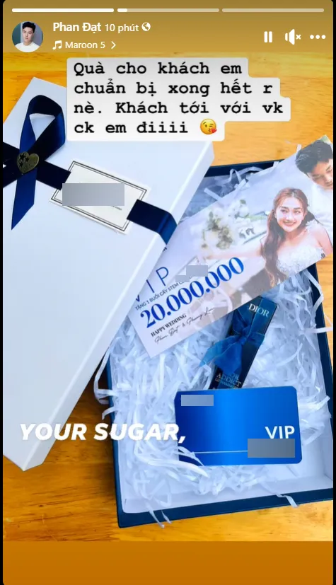 vo-chong-phuong-lan-tang-qua-khung-cho-khach-moi-du-dam-cuoi-5