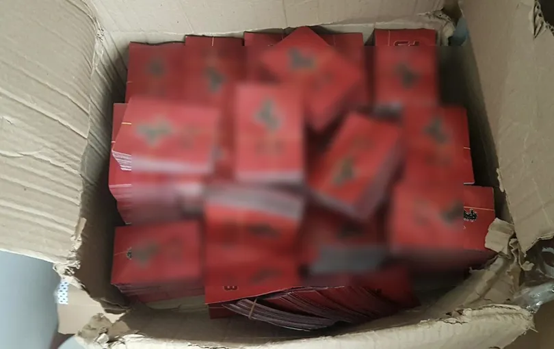 nu-dj-bi-bat-vi-cam-dau-duong-day-pha-che-nuoc-vui-3