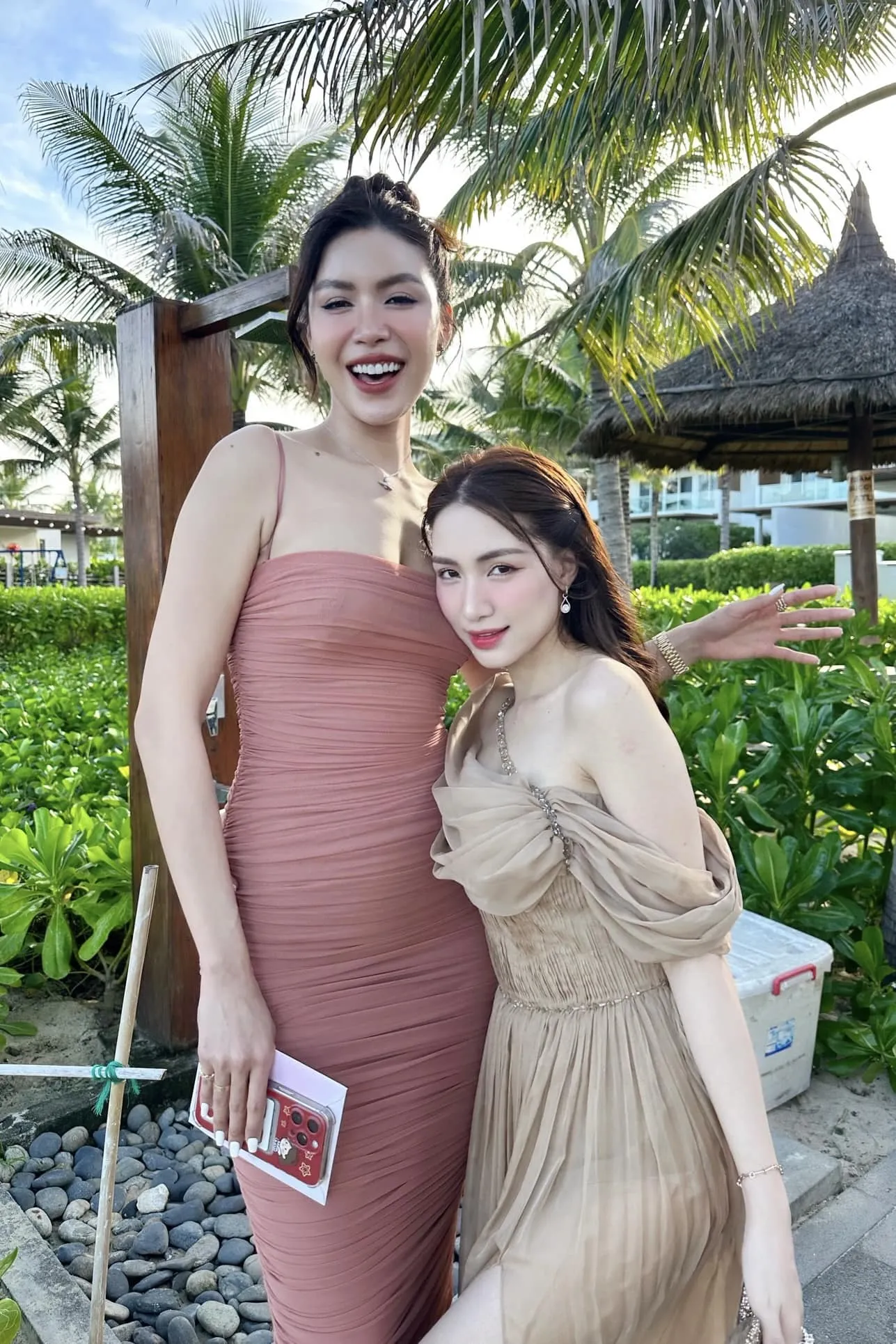 hoa-minzy-hua-hen-quay-tung-bung-tai-dam-cuoi-minh-tu-3