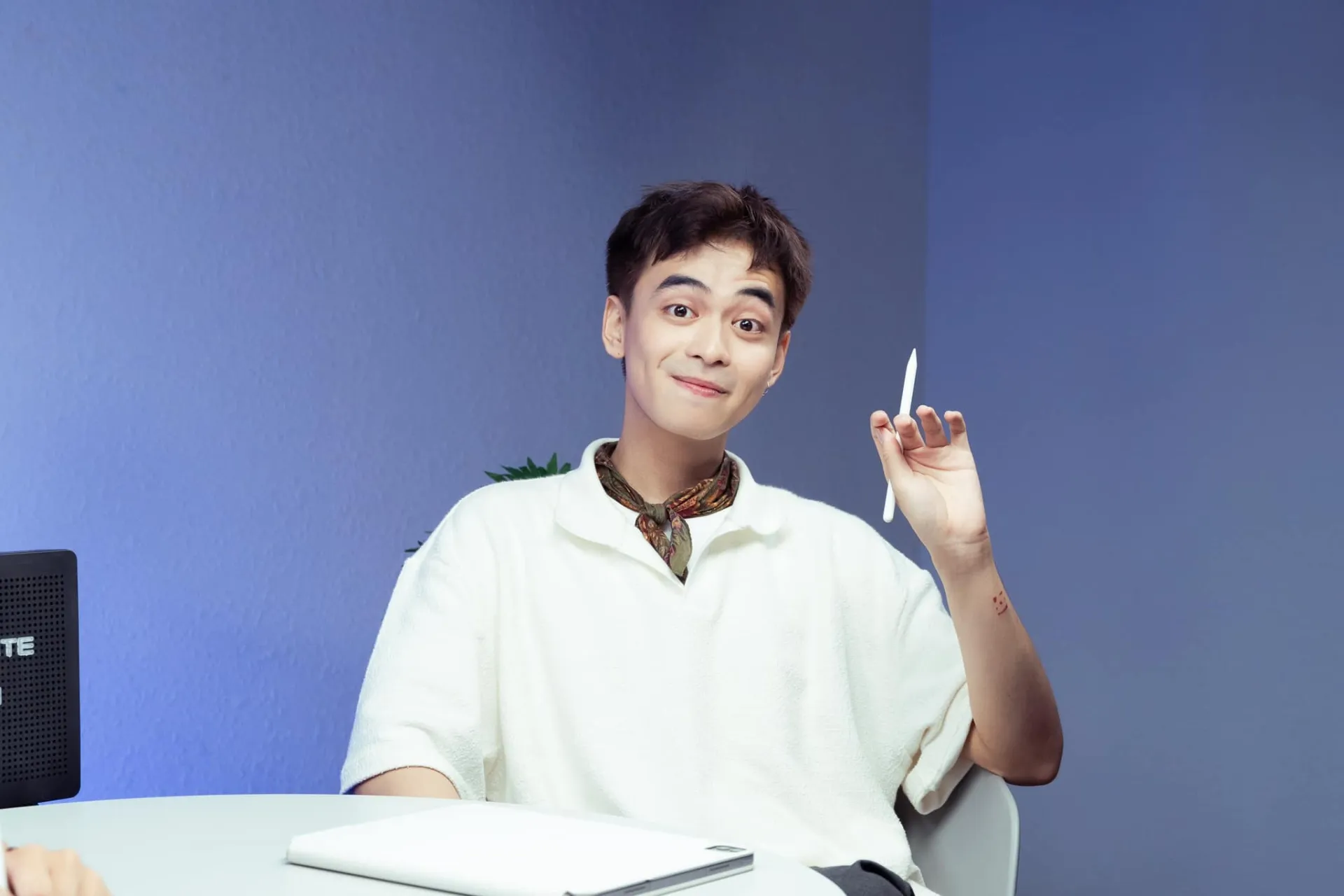 hai-tu-va-ben-pham-trong-tiec-sinh-nhat-3