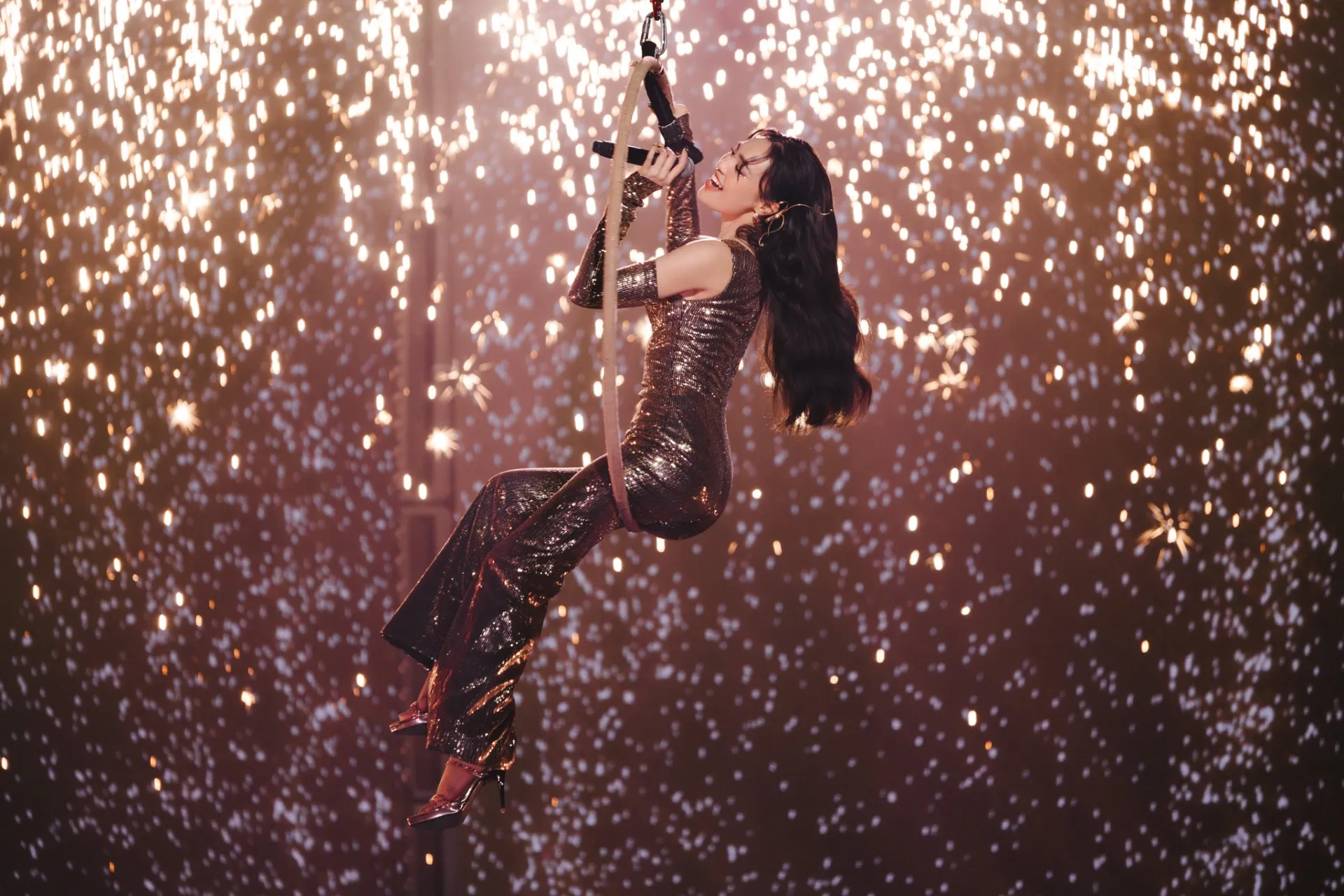 ninh-duong-lan-ngoc-co-via-dac-biet-tai-chi-dep-dap-gio-re-song-2