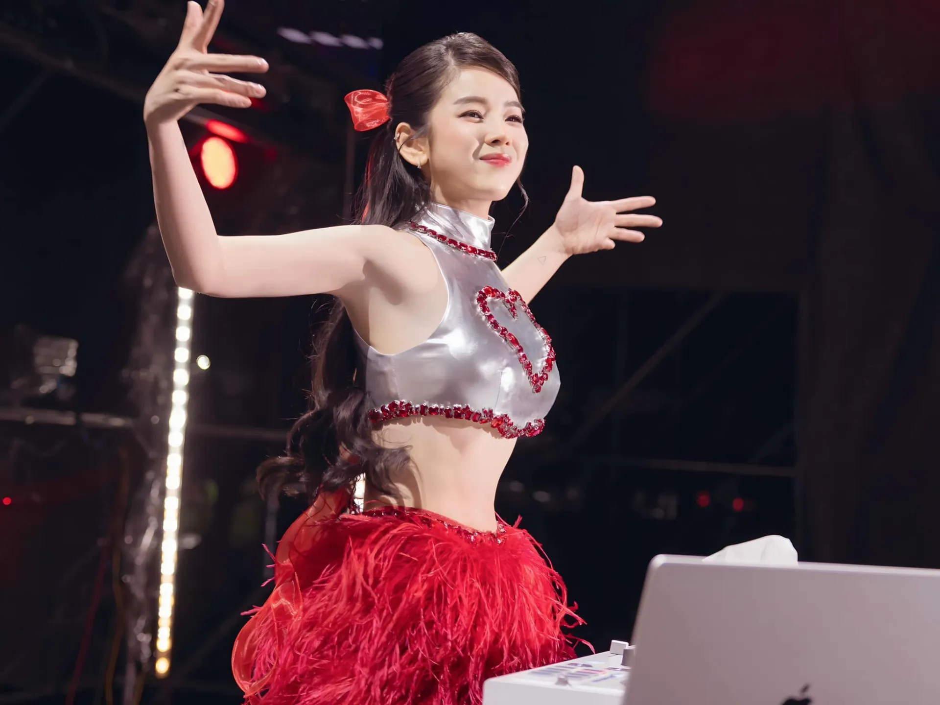 dj-mie-kiet-suc-vi-chay-show-ban-ron-sau-nhung-bien-co-tinh-cam-4