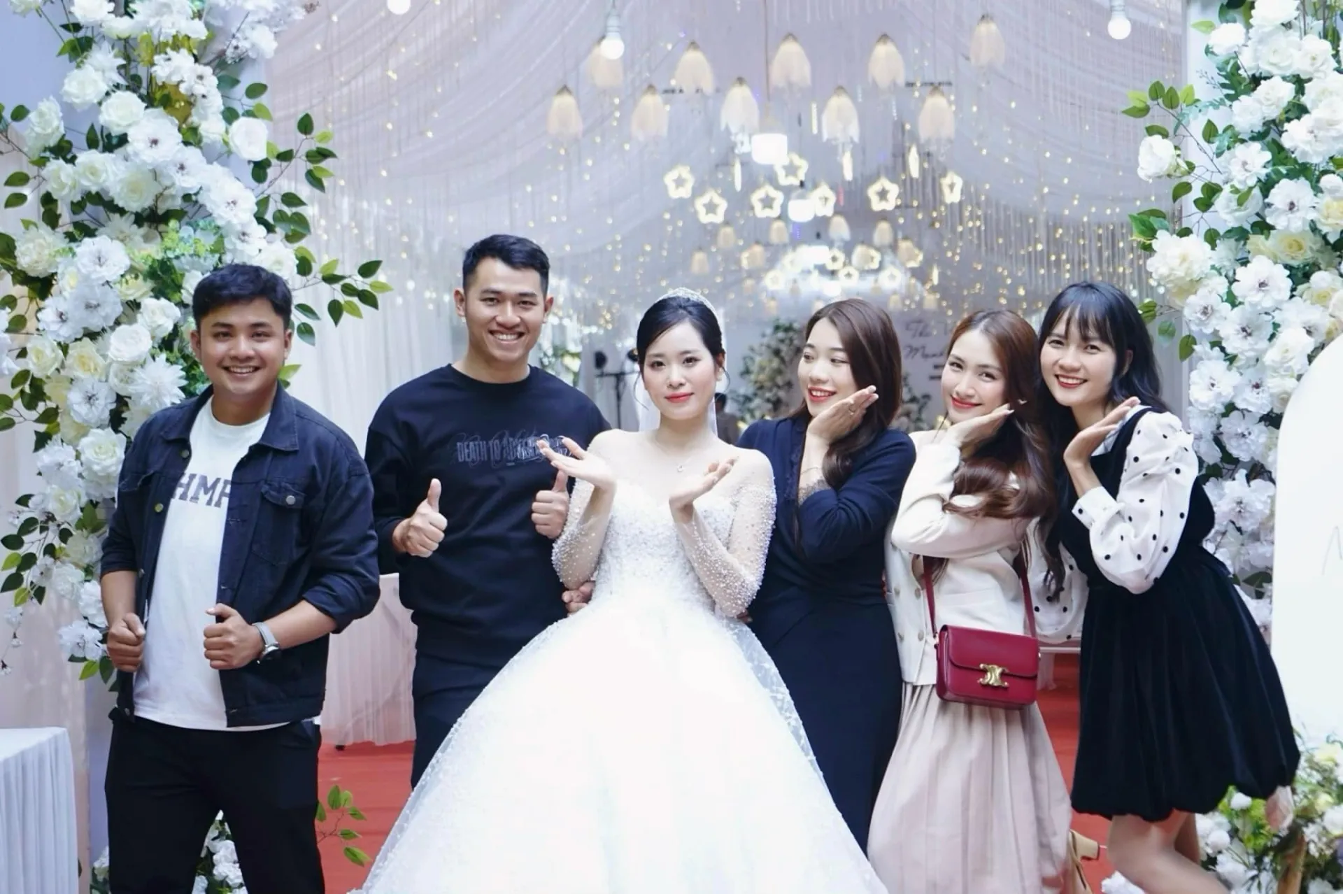 hoa-minzy-tiep-tuc-di-dam-cuoi-lan-nay-khong-con-ke-dau-1