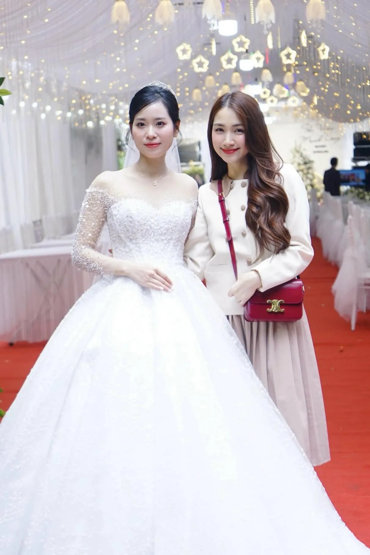 hoa-minzy-tiep-tuc-di-dam-cuoi-lan-nay-khong-con-ke-dau