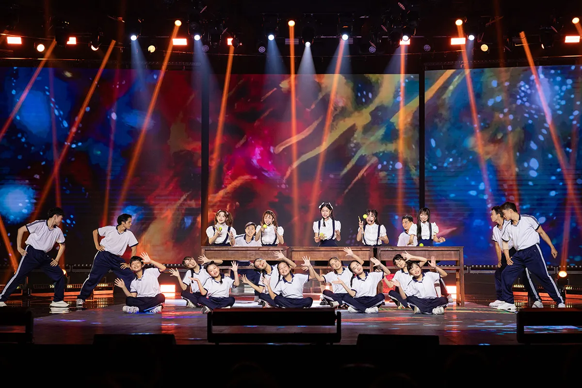 Lớn Rồi Còn Khóc Nhè 