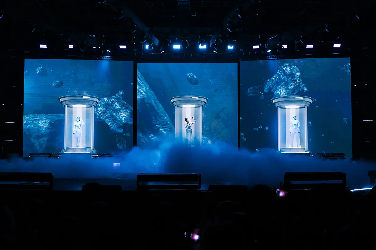 Phi Hành Gia Cô Đơn 