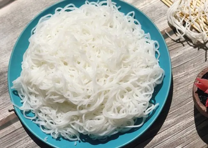 vi-sao-nguoi-bi-om-khong-nen-an-bun