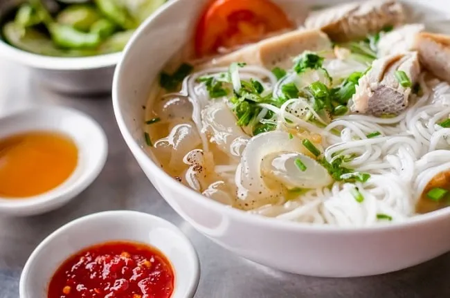 vi-sao-nguoi-bi-om-khong-nen-an-bun-3