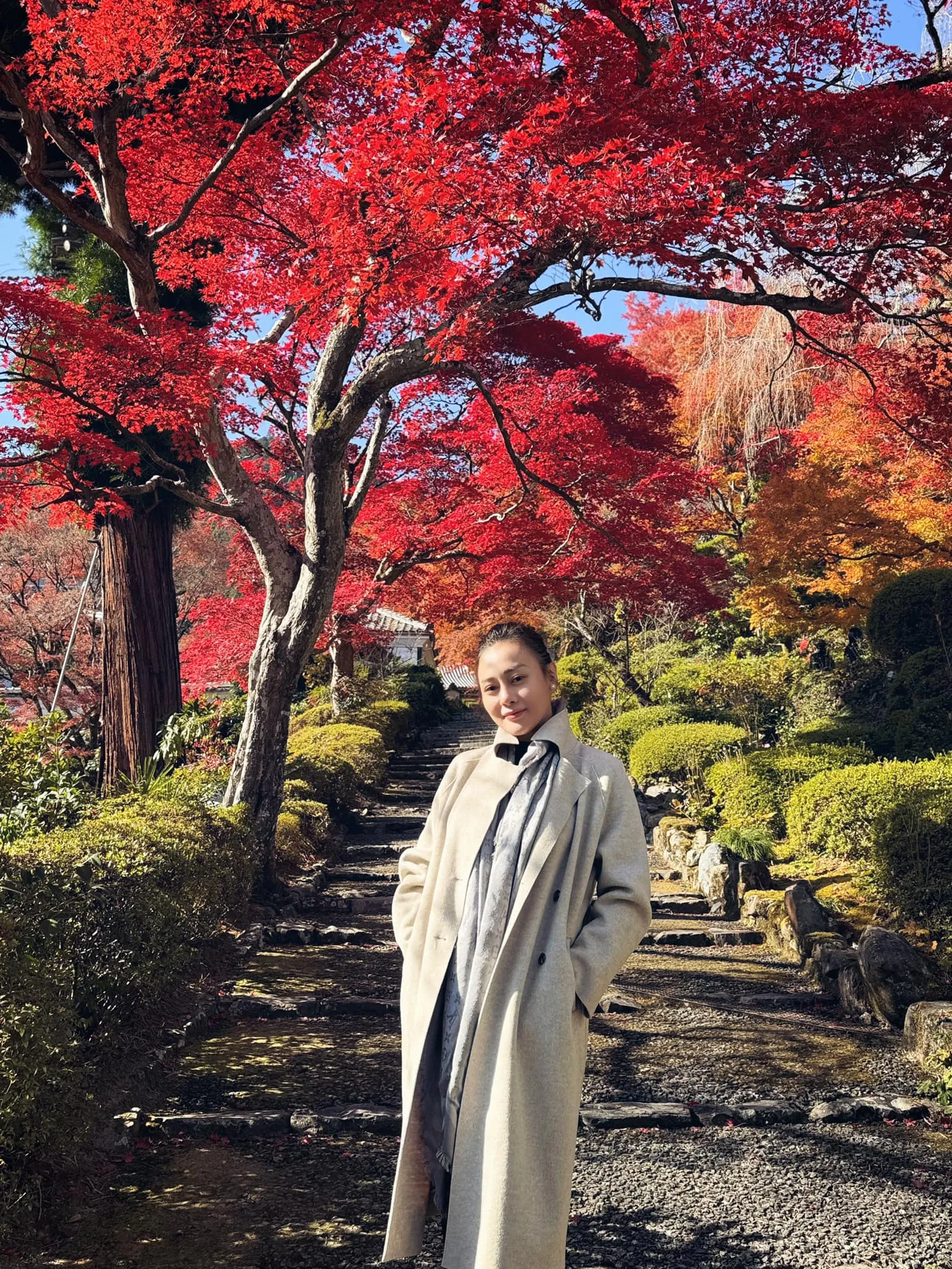 dien-vien-phuong-oanh-chi-tien-khung-tru-dong-phoi-de-mang-thai-1