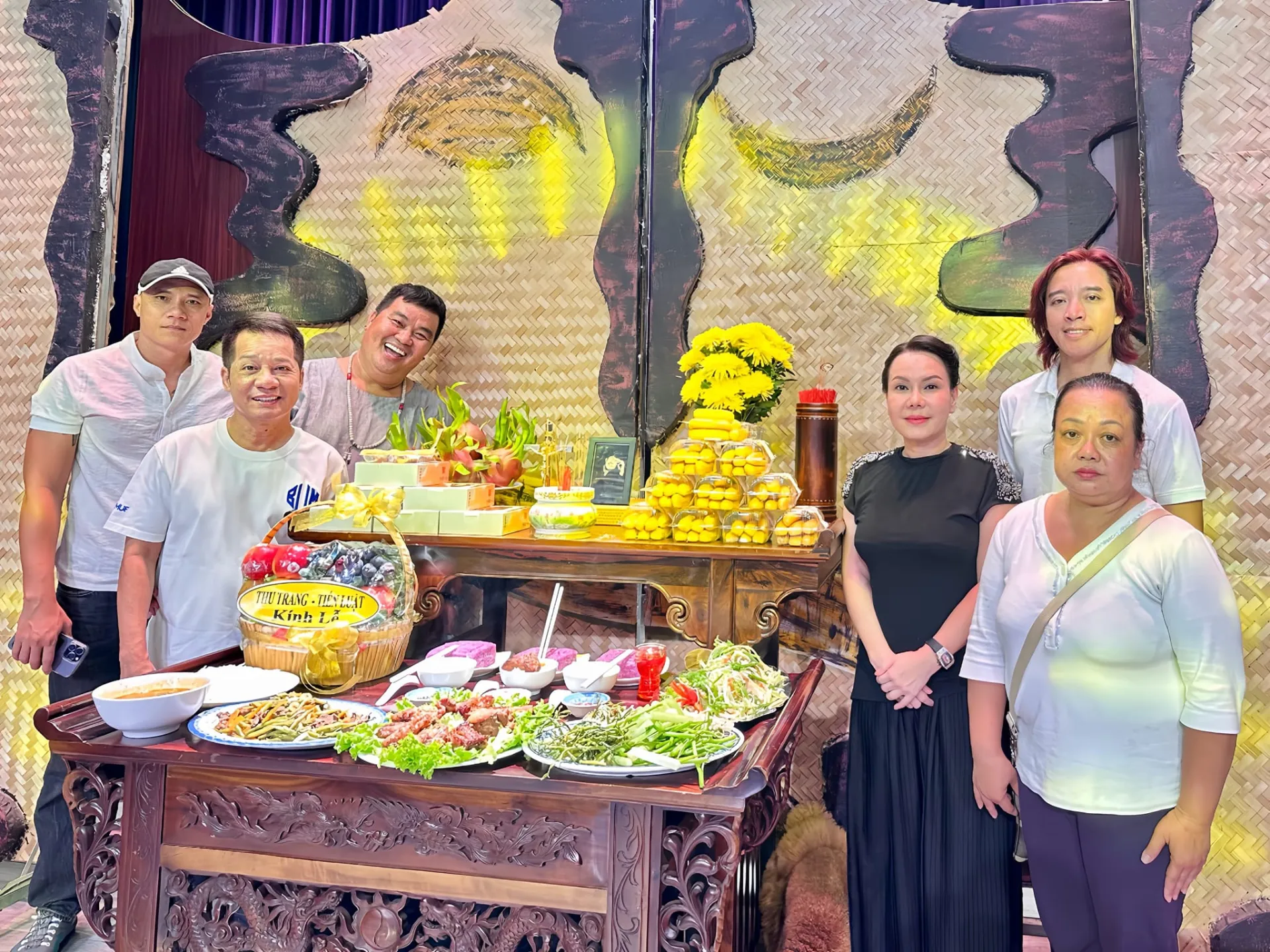 viet-huong-lam-le-gio-lon-cho-co-nghe-si-chi-tai-1