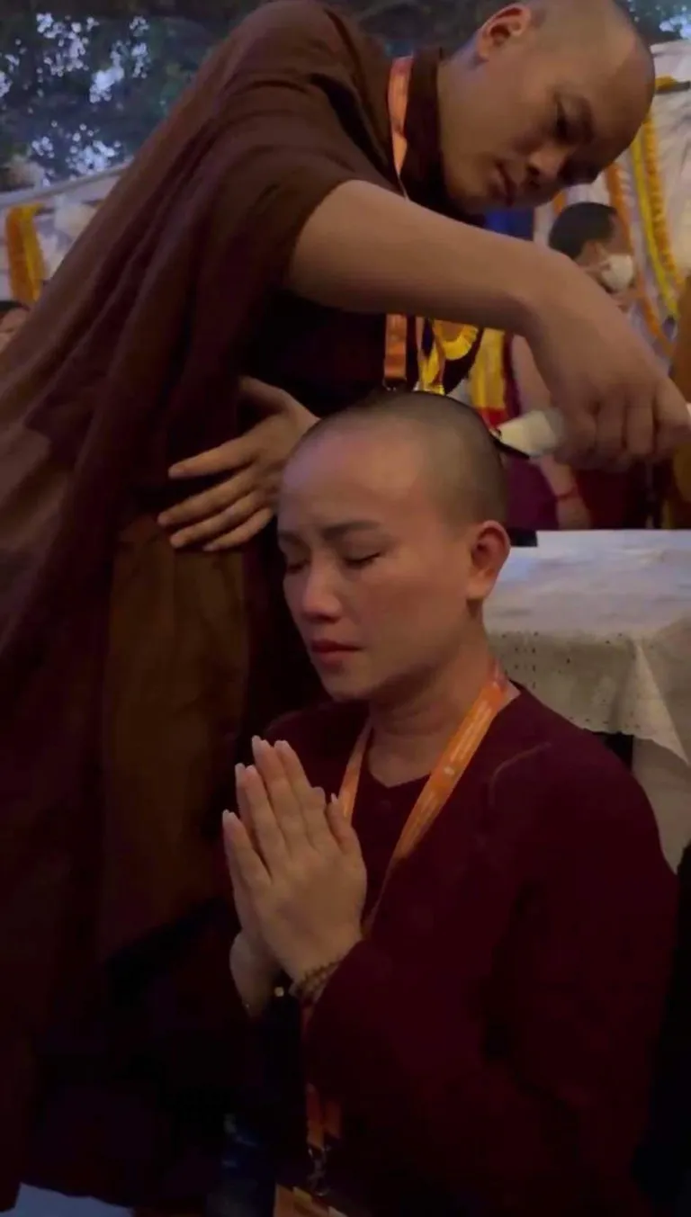 dien-vien-hoang-yen-ve-nha-di-co-xuong-toc-xuat-gia