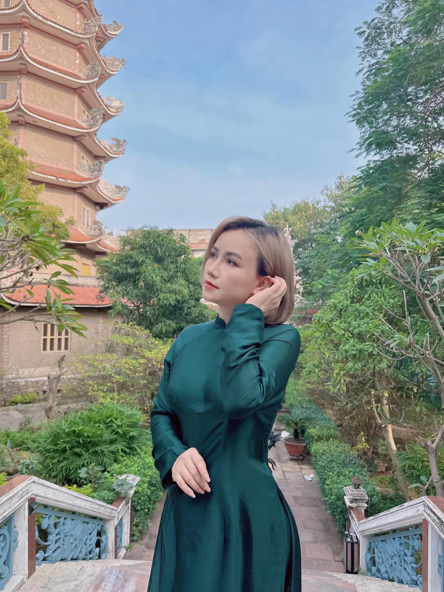 dien-vien-hoang-yen-ve-nha-di-co-xuong-toc-xuat-gia-3