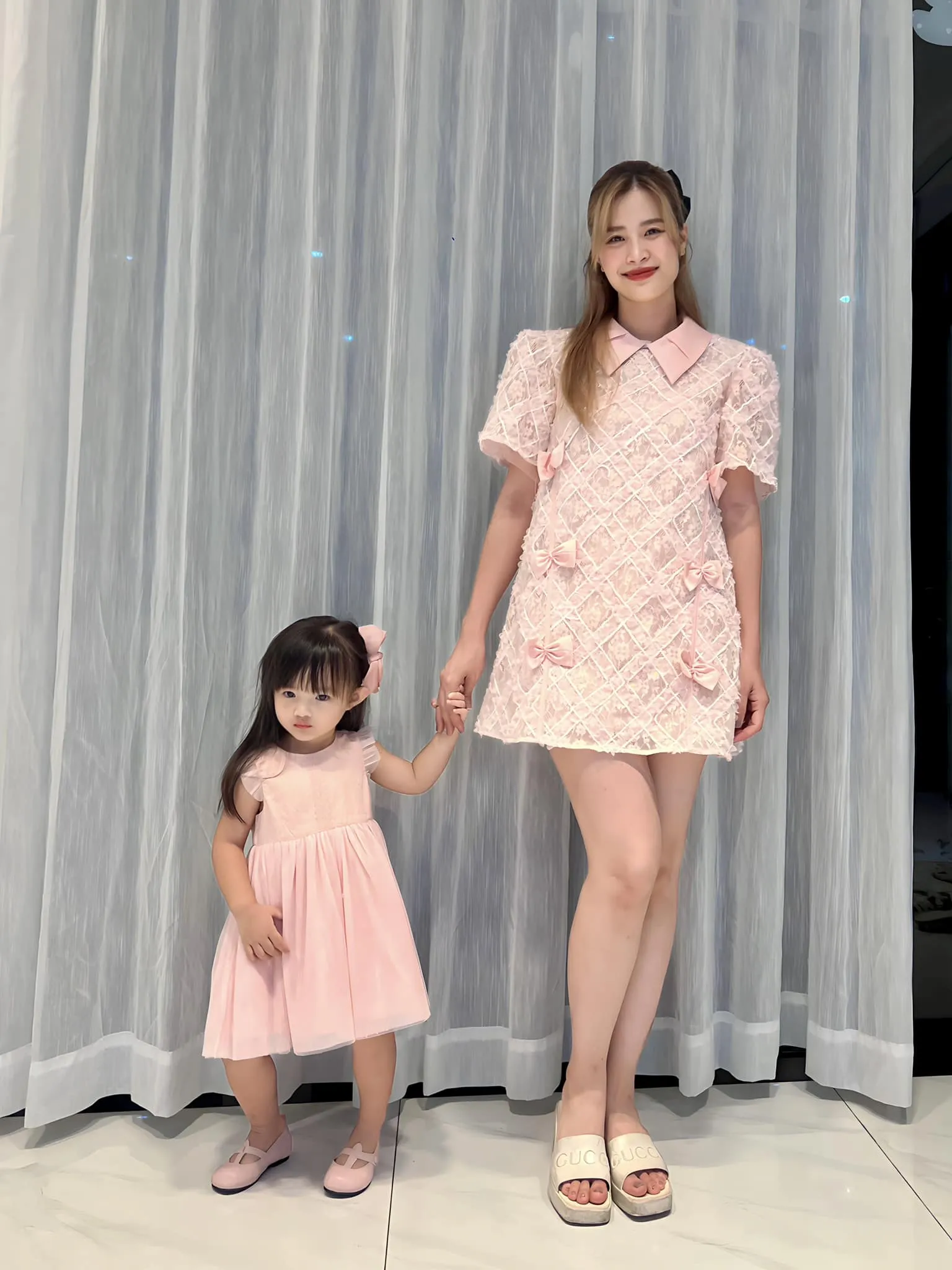 dong-nhi-de-lo-dau-hieu-dang-mang-thai-lan-2