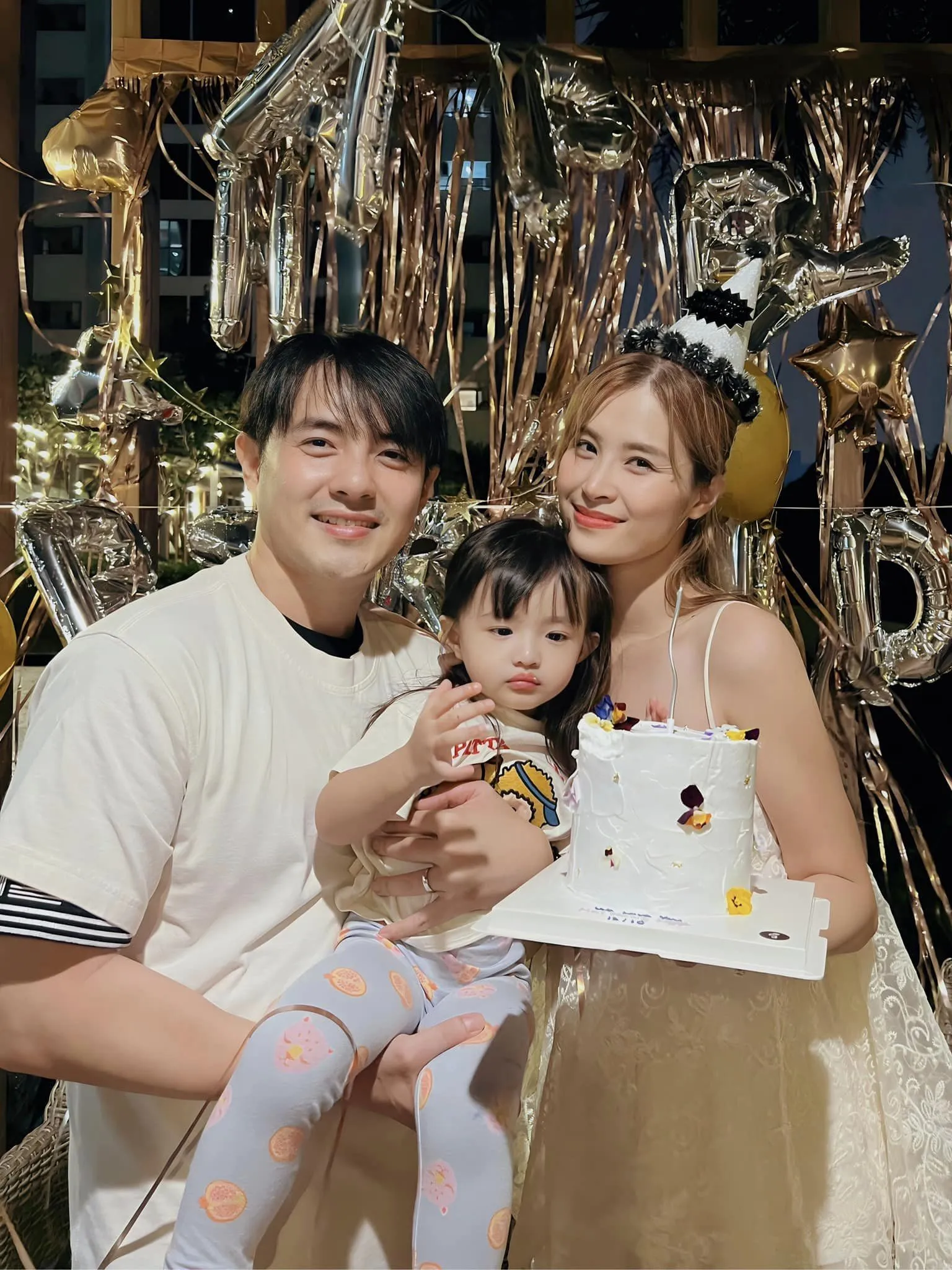 dong-nhi-de-lo-dau-hieu-dang-mang-thai-lan-2-2