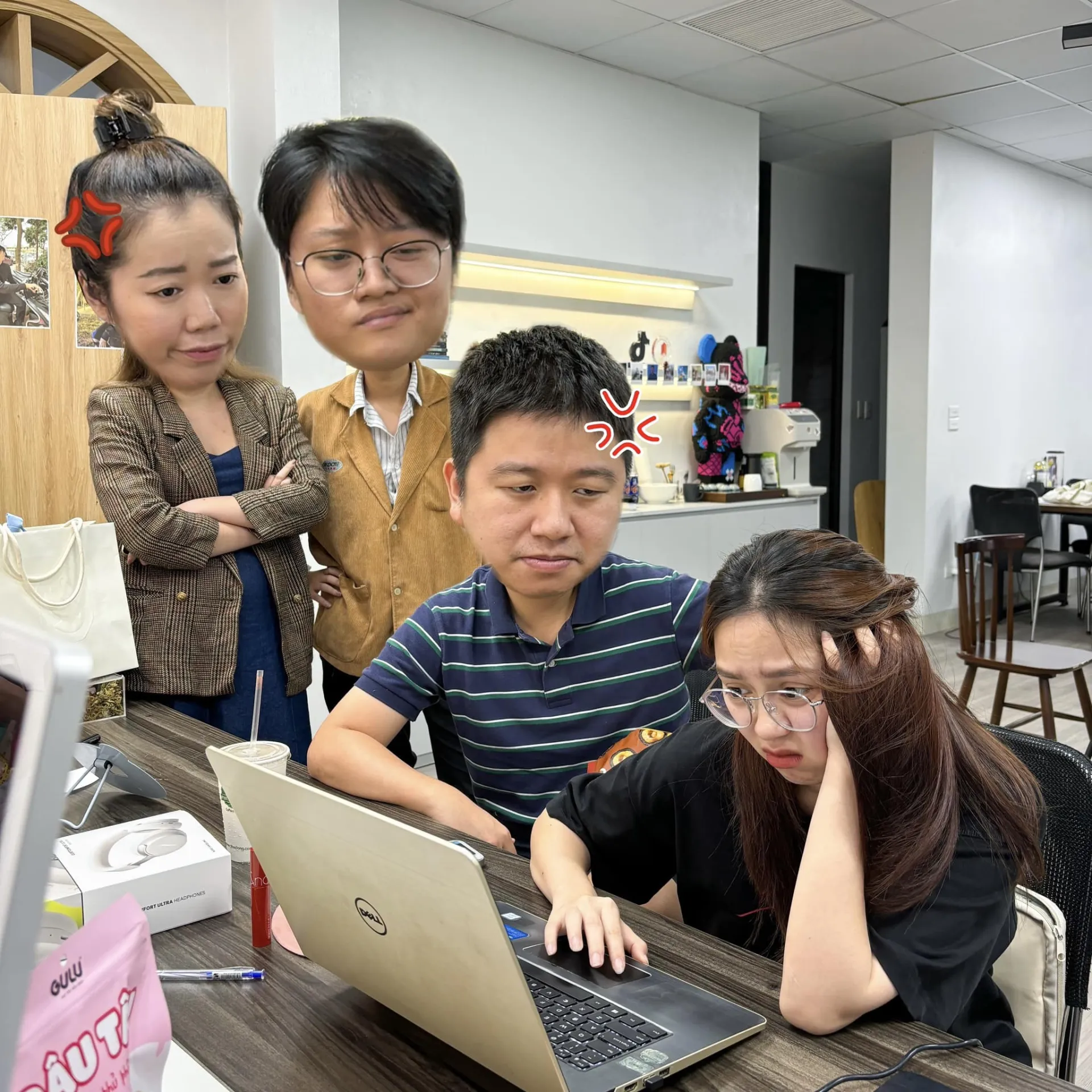 sep-nha-nguoi-ta-mung-cuoi-nhan-vien-sap-tien-day-com-2