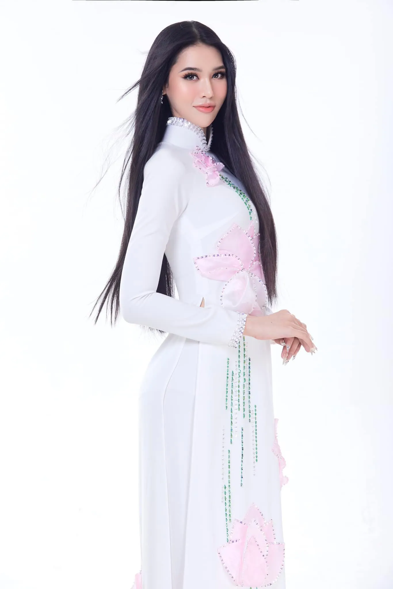 cac-hoa-hau-dang-quang-trong-nam-2023-1