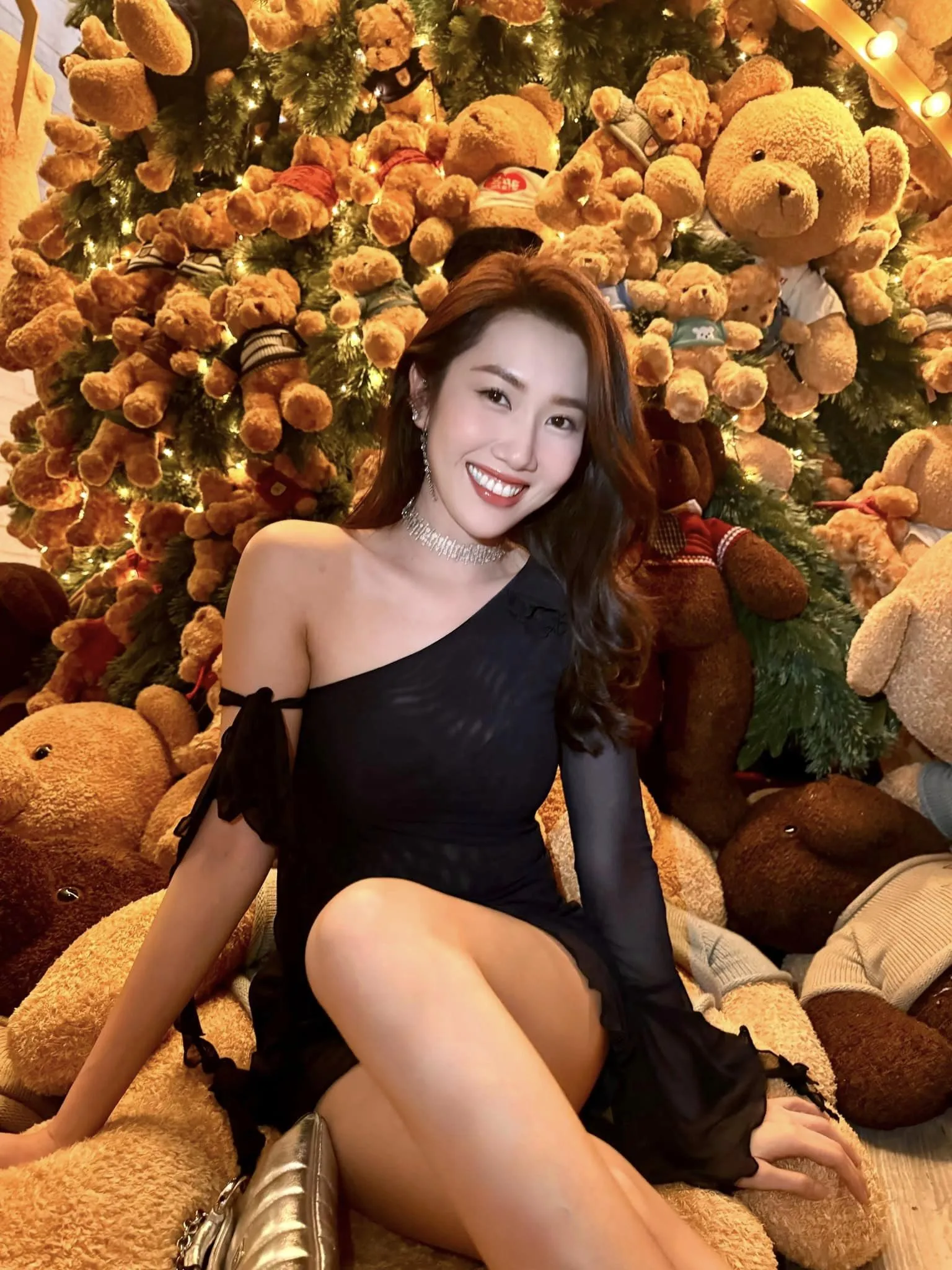 thuy-ngan-trai-long-chuyen-tinh-cam-sau-on-ao-hen-ho-jack