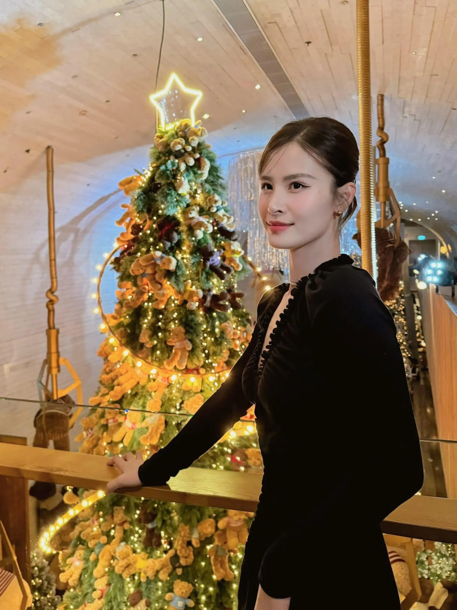 dong-nhi-kheo-leo-phu-nhan-tin-dang-mang-thai-lan-2-1