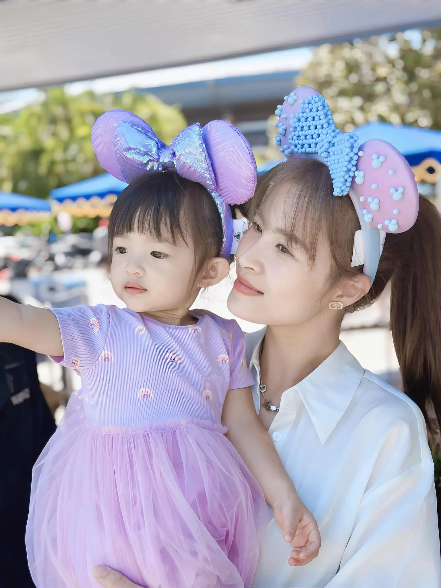 dong-nhi-kheo-leo-phu-nhan-tin-dang-mang-thai-lan-2-4