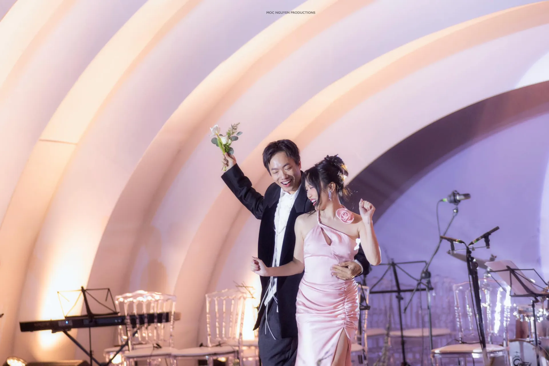 dieu-nhi-chia-se-ve-nguoi-dan-ong-co-the-om-minh-truoc-mat-anh-tu-1