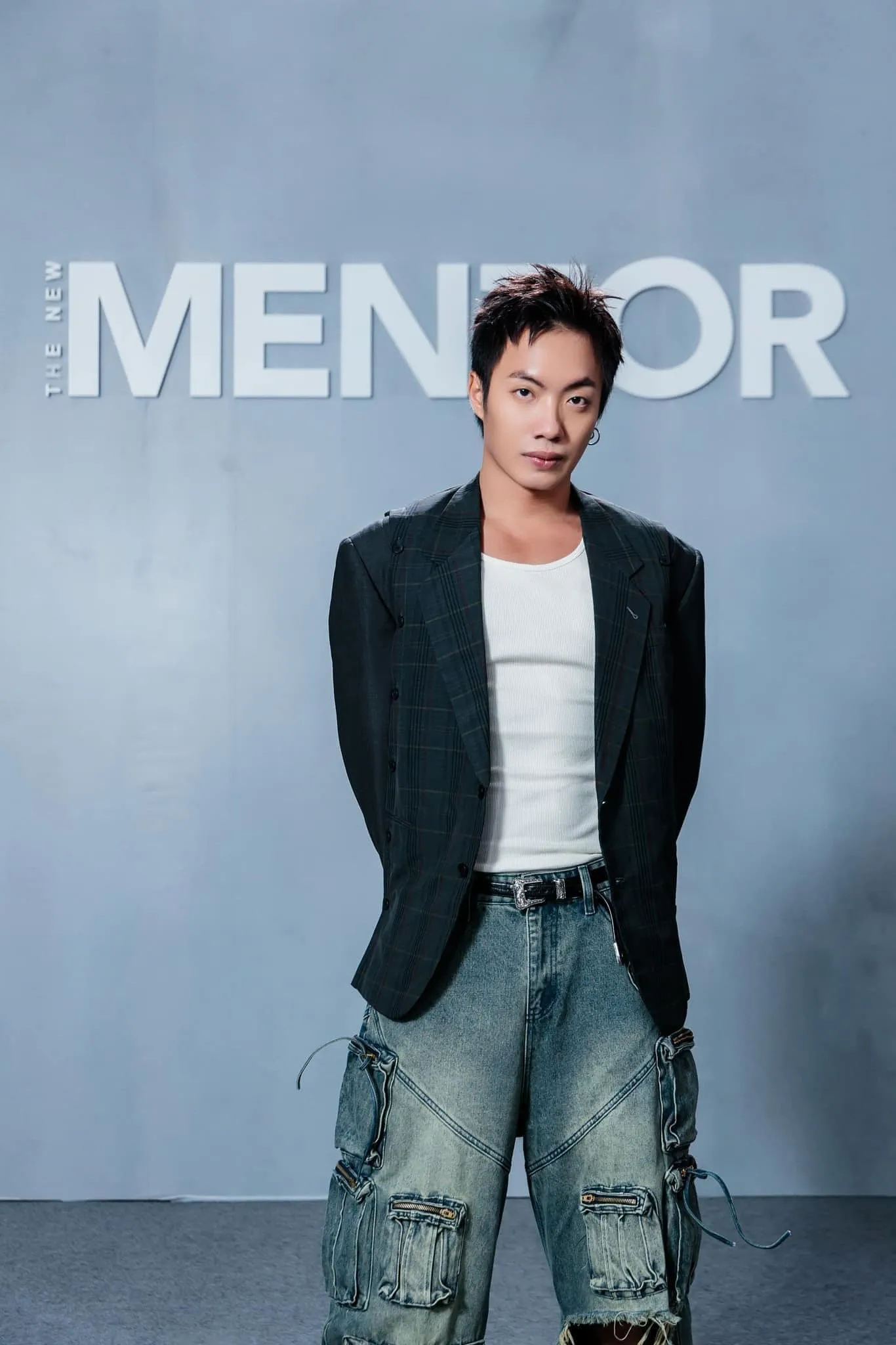 dieu-nhi-chia-se-ve-nguoi-dan-ong-co-the-om-minh-truoc-mat-anh-tu-4