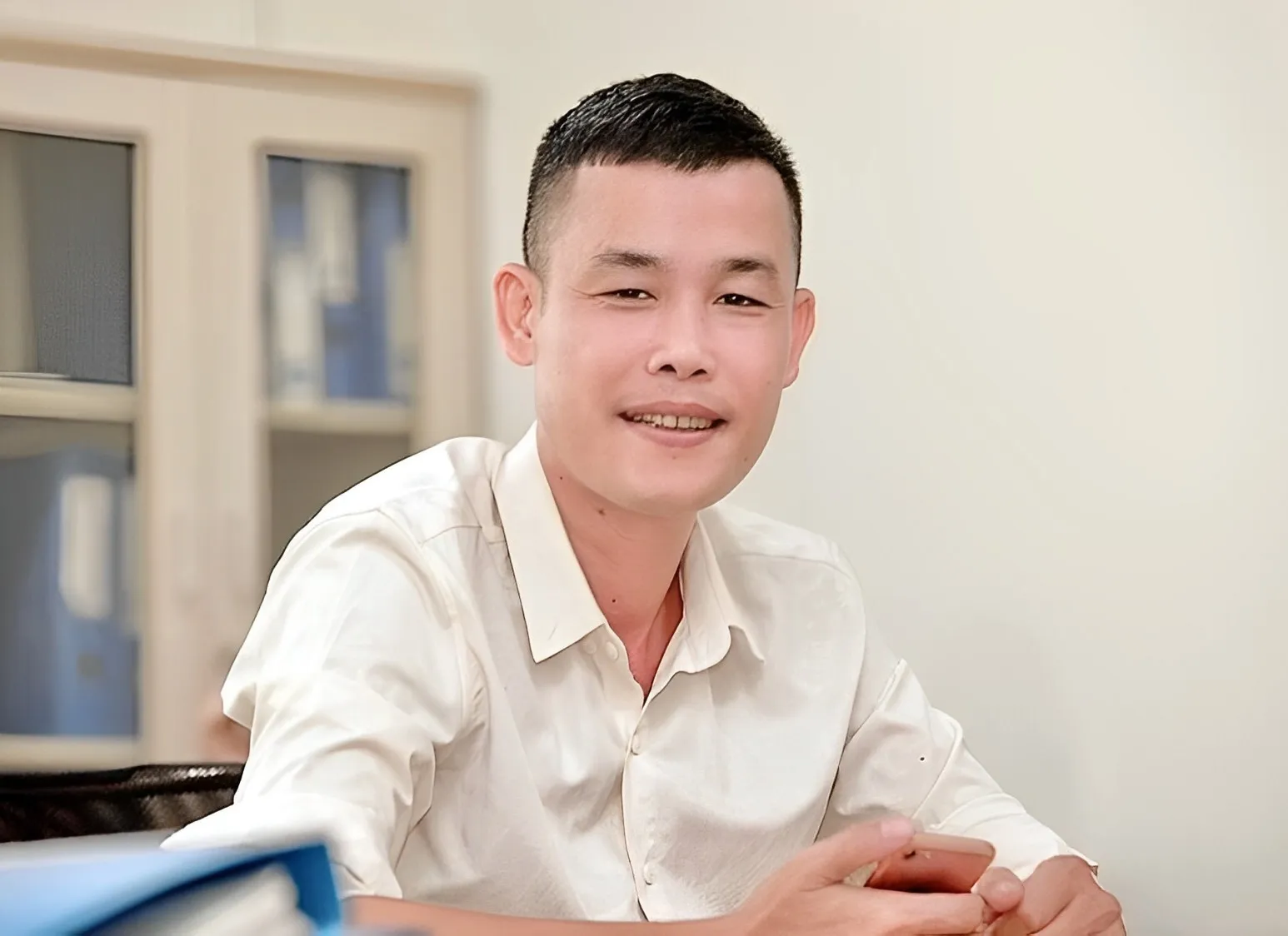 nam-dien-vien-vang-bong-khoi-tao-quan-vi-be-boi-doi-tu