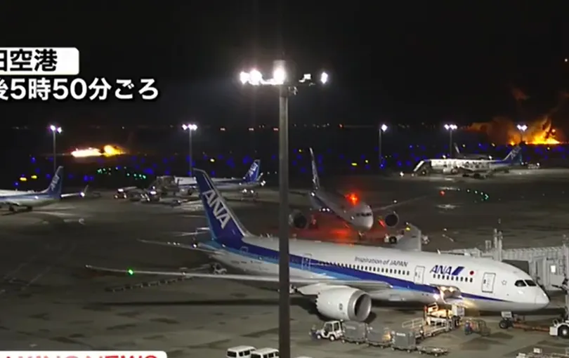 may-bay-phat-no-khi-dang-cho-hon-300-hanh-khach-1